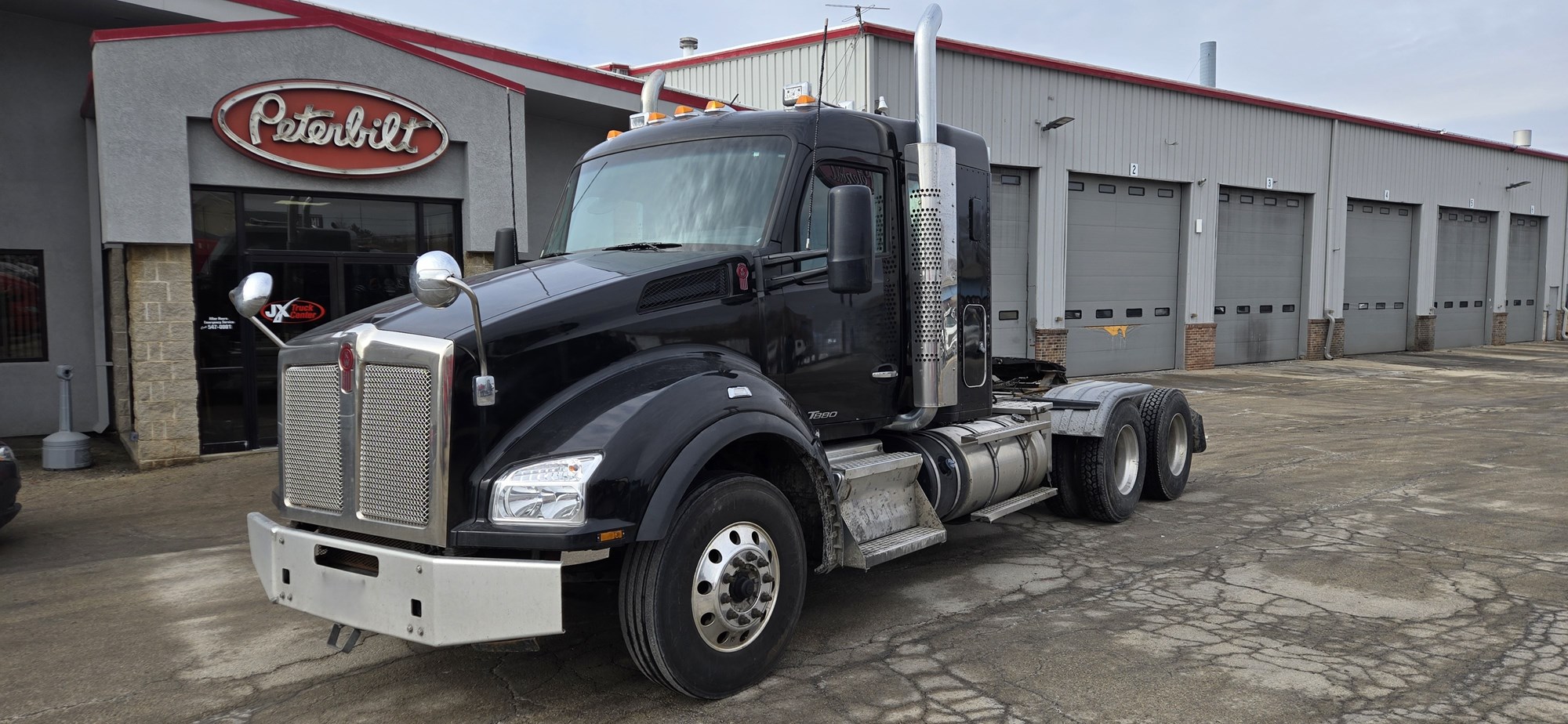2021 Kenworth T880 - image 2