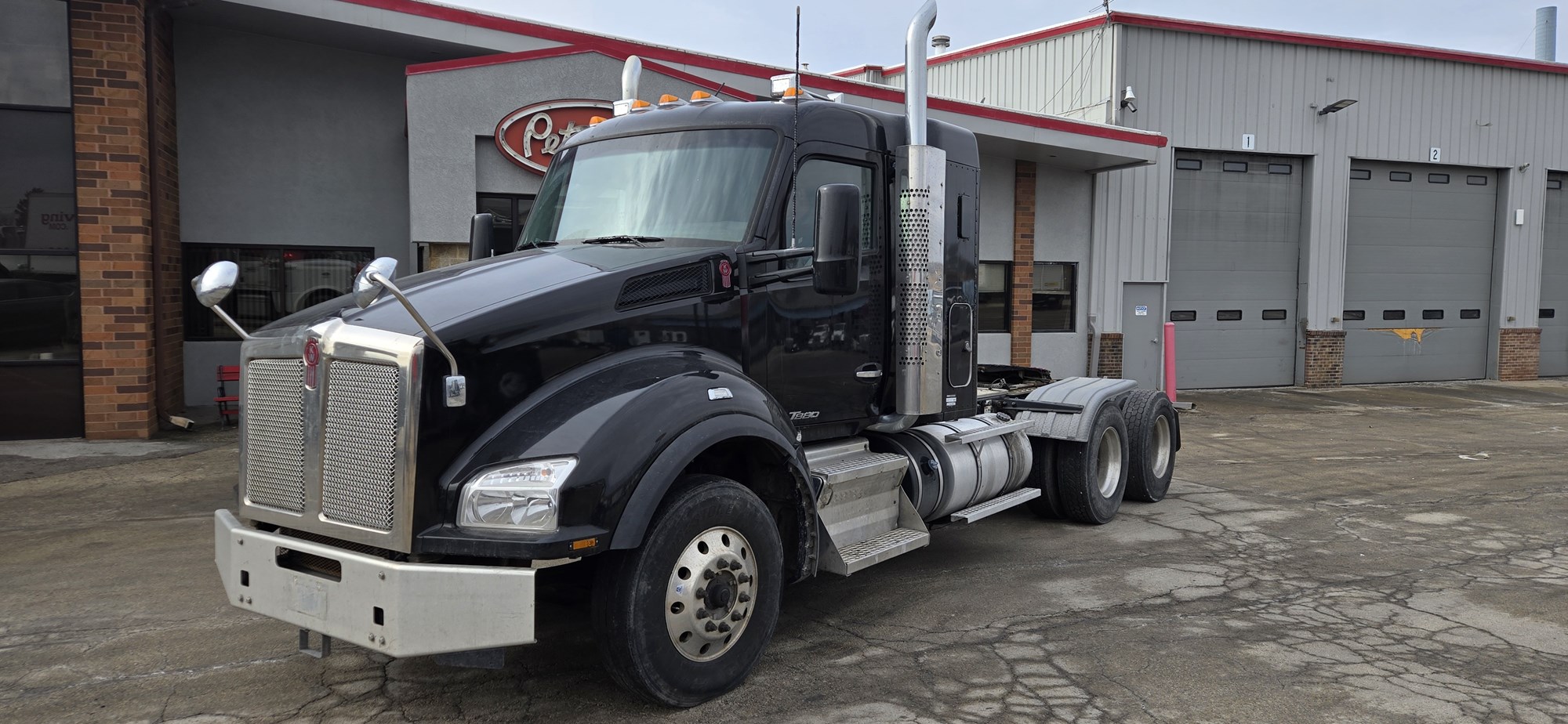 2021 Kenworth T880 - image 2