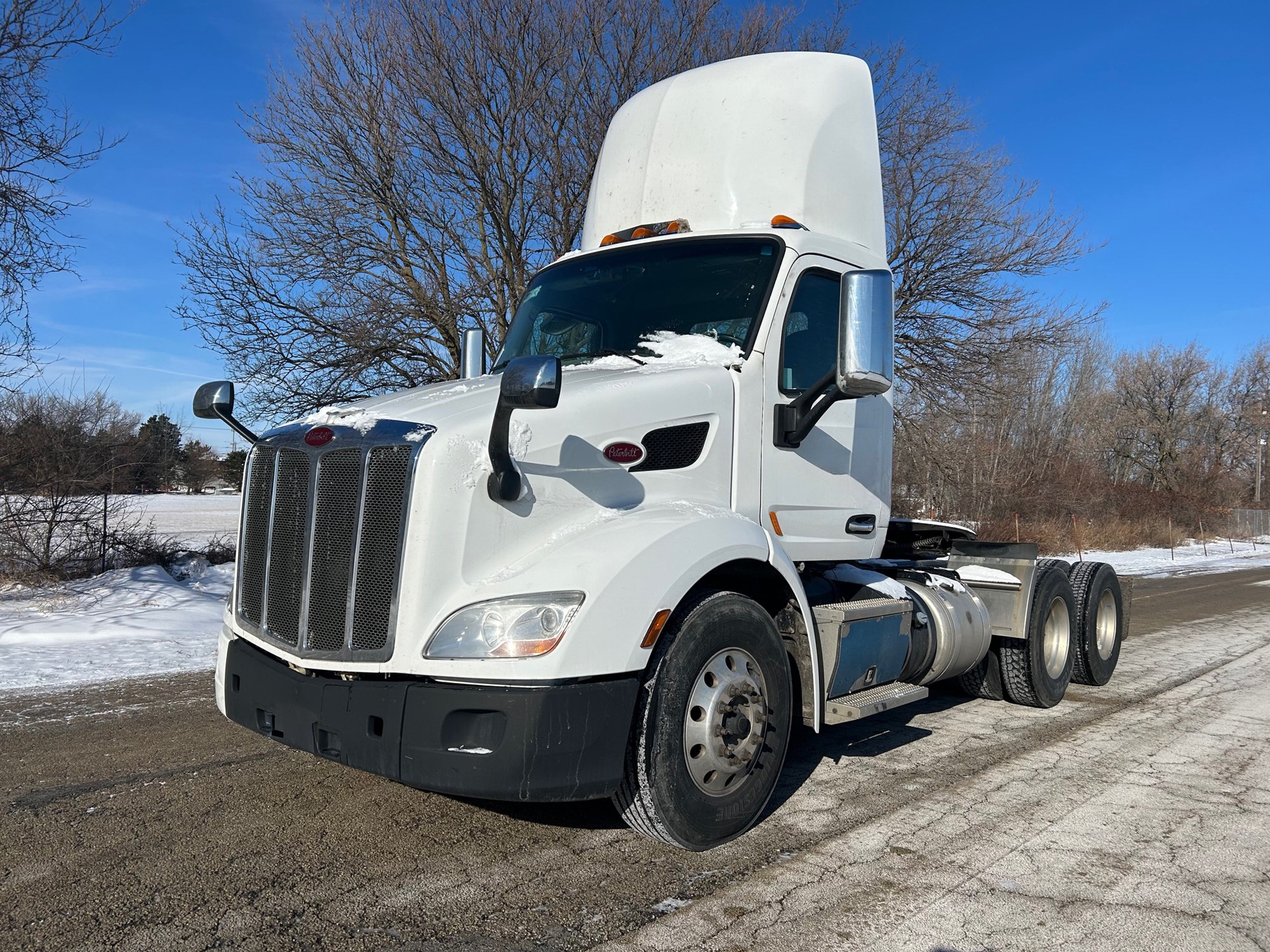 2020 Peterbilt 579 - image 2