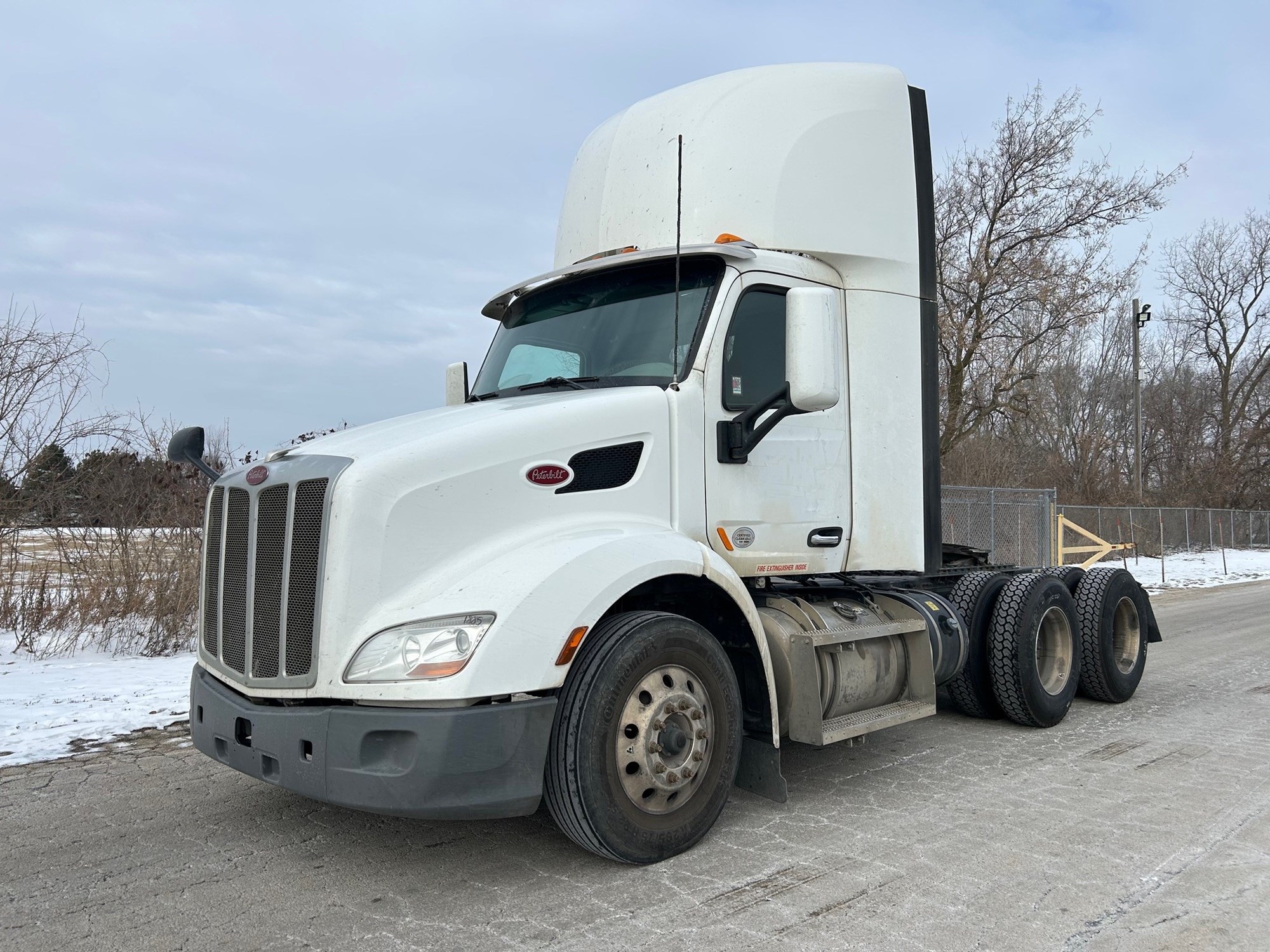 2020 Peterbilt 579 - image 2