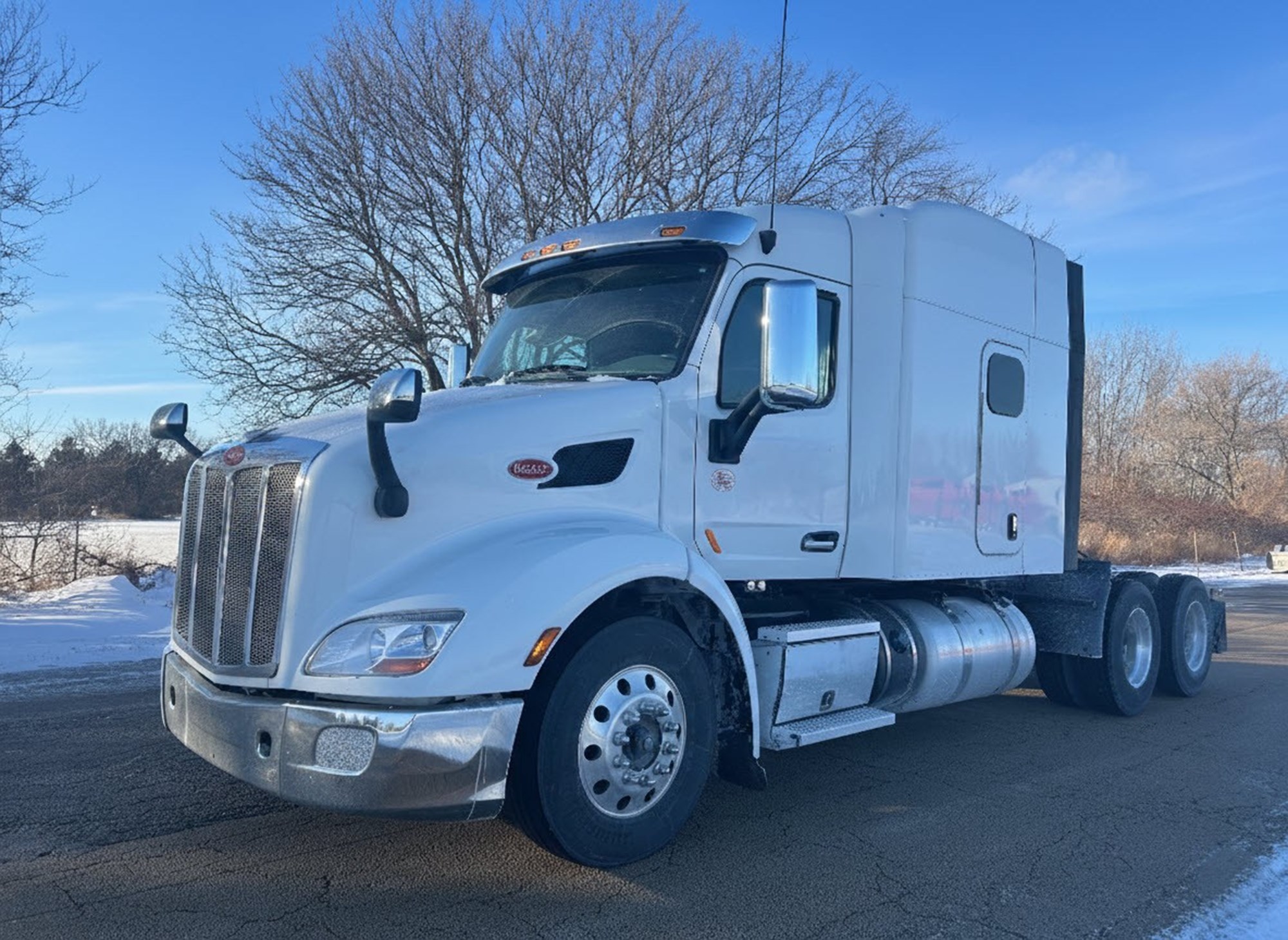 2022 Peterbilt 579 - image 2