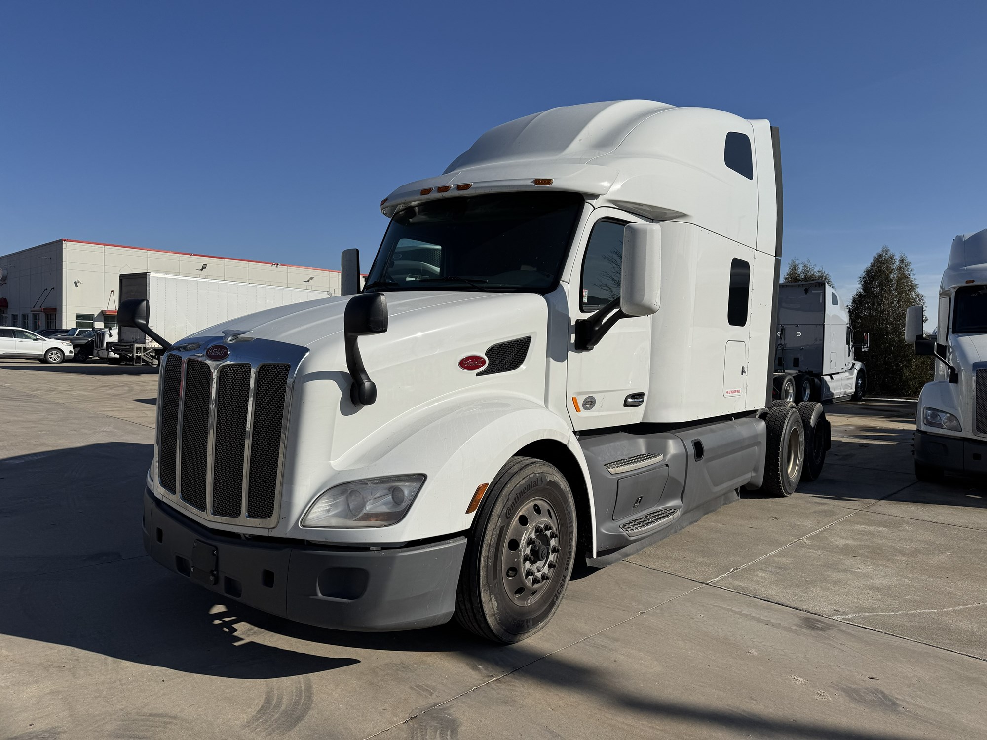 2021 Peterbilt 579 - image 2