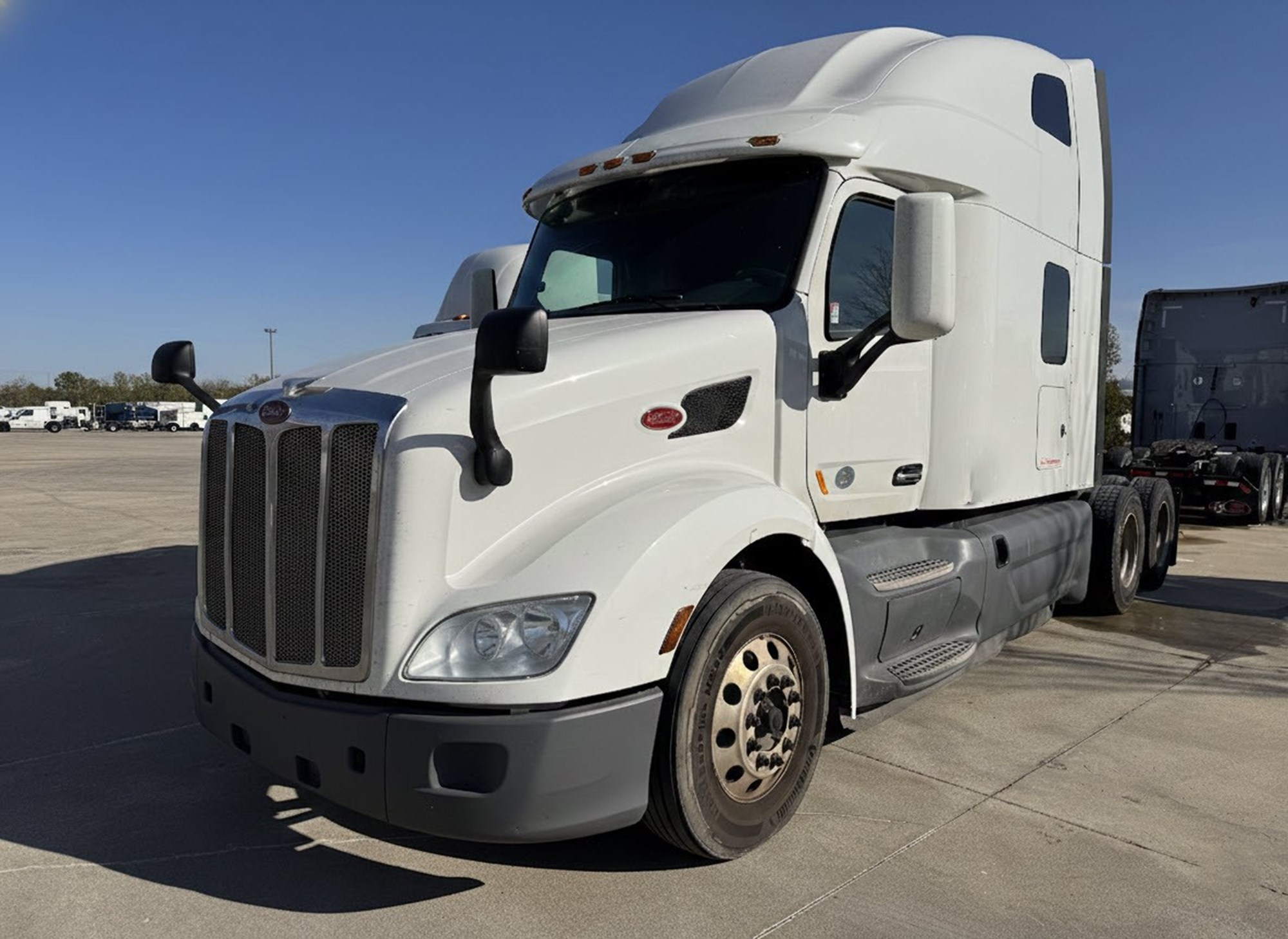 2021 Peterbilt 579 - image 2
