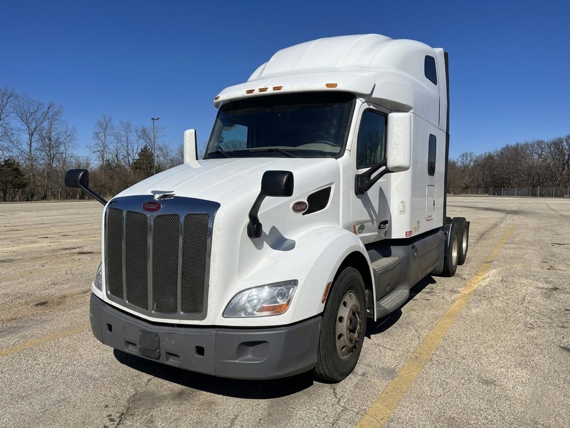 2021 Peterbilt 579 - image 2