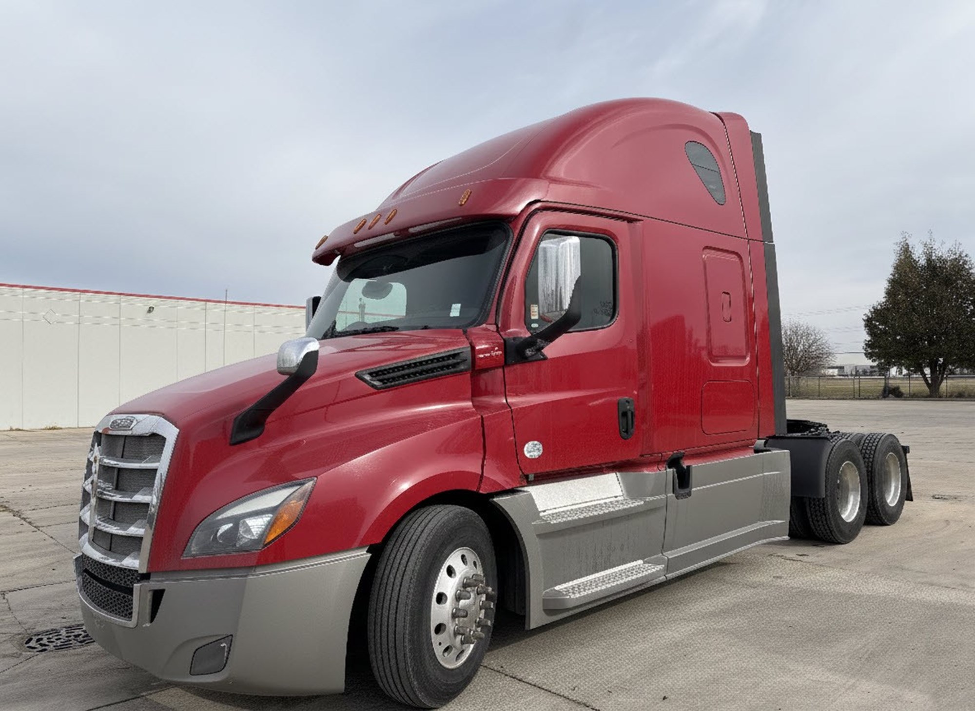 2018 Freightliner Cascadia - image 2