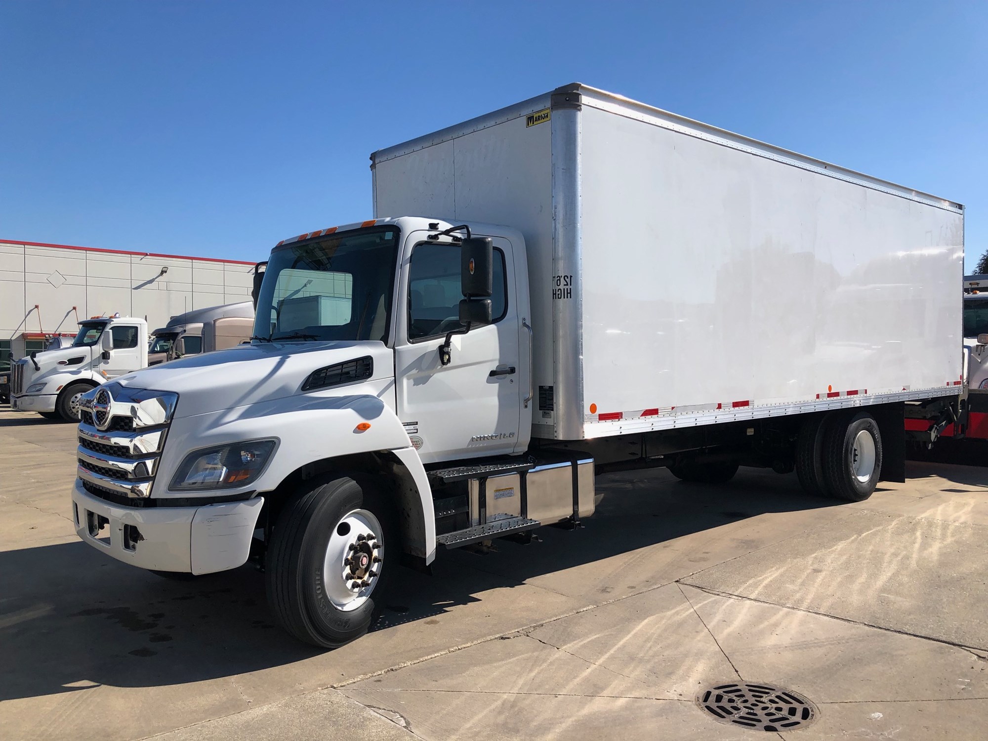 2021 Hino L6 - image 2