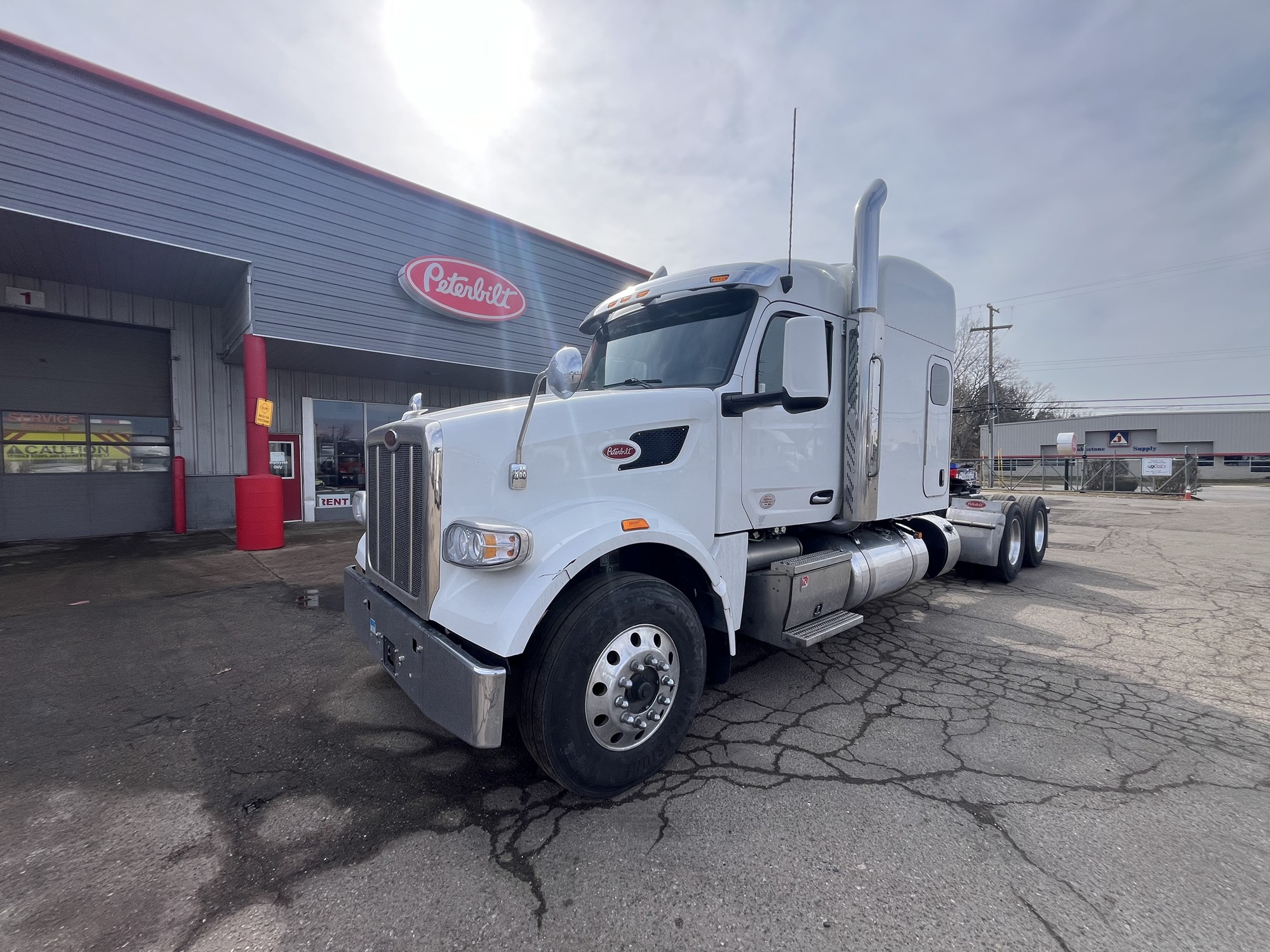 2022 Peterbilt 567 - image 2
