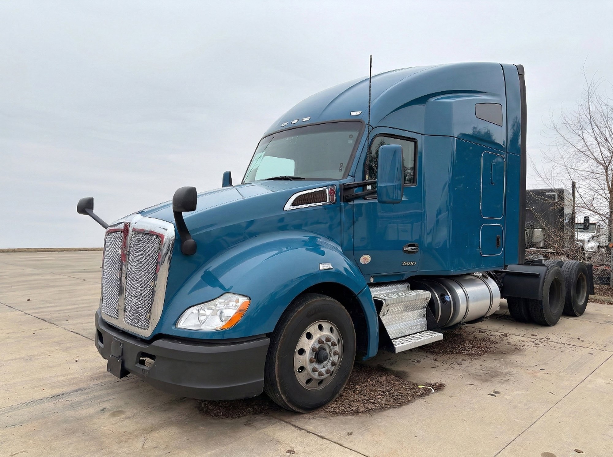 2022 Kenworth T680 - image 2