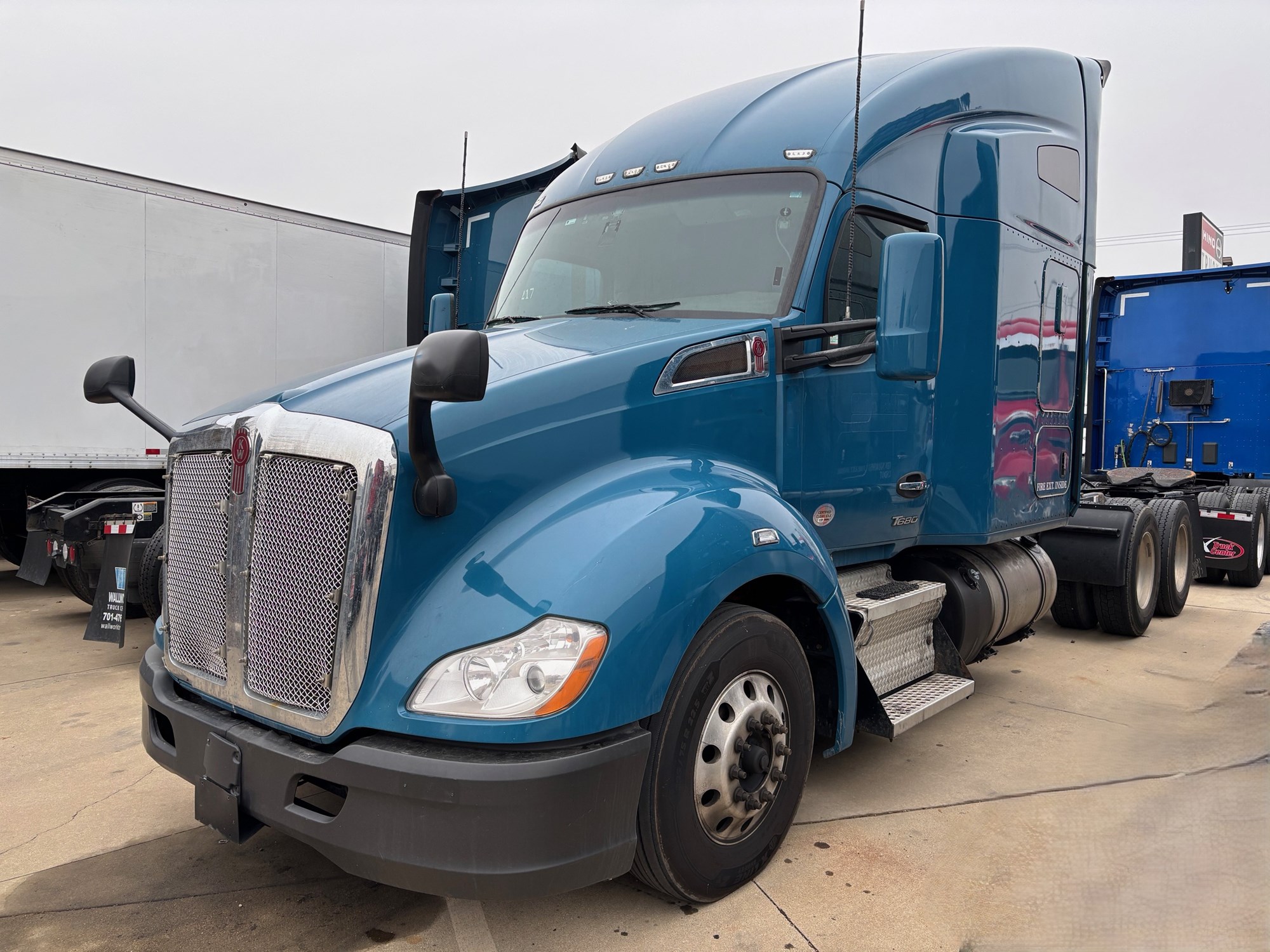 2022 Kenworth T680 - image 2