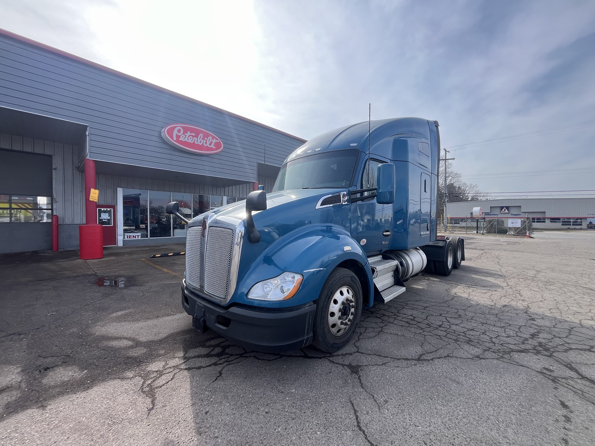 2022 Kenworth T680 - image 2