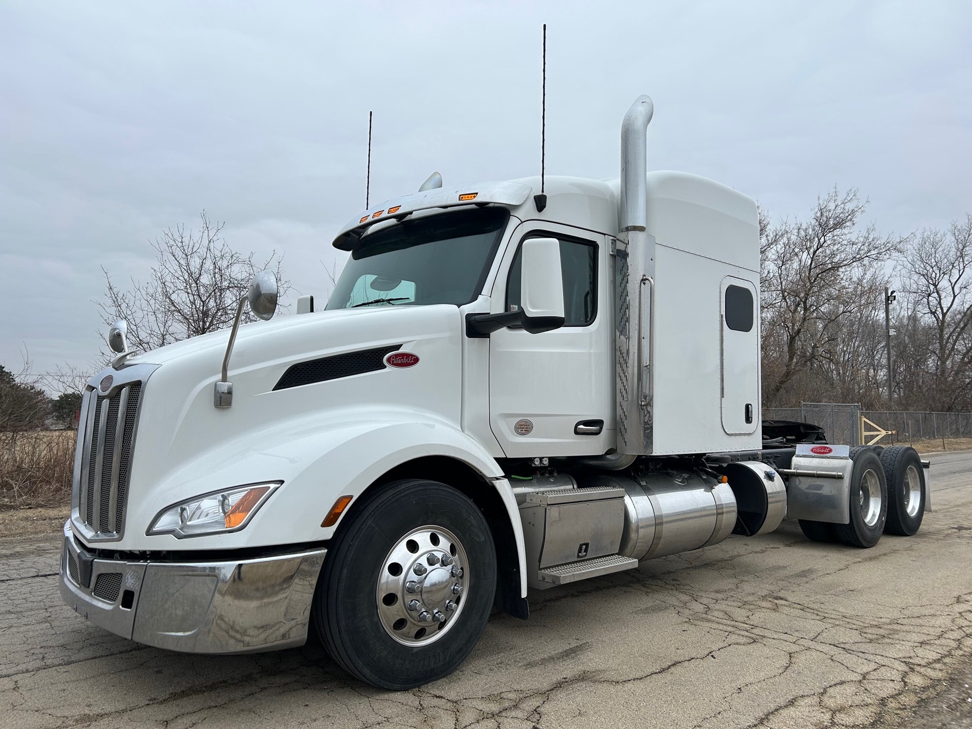 2022 Peterbilt 579 - image 2