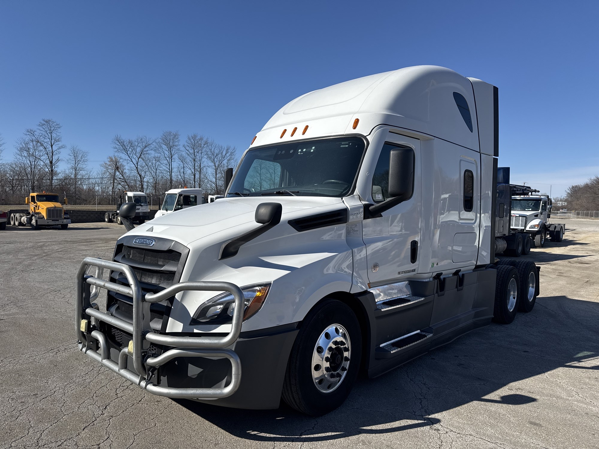2021 Freightliner Cascadia - image 2