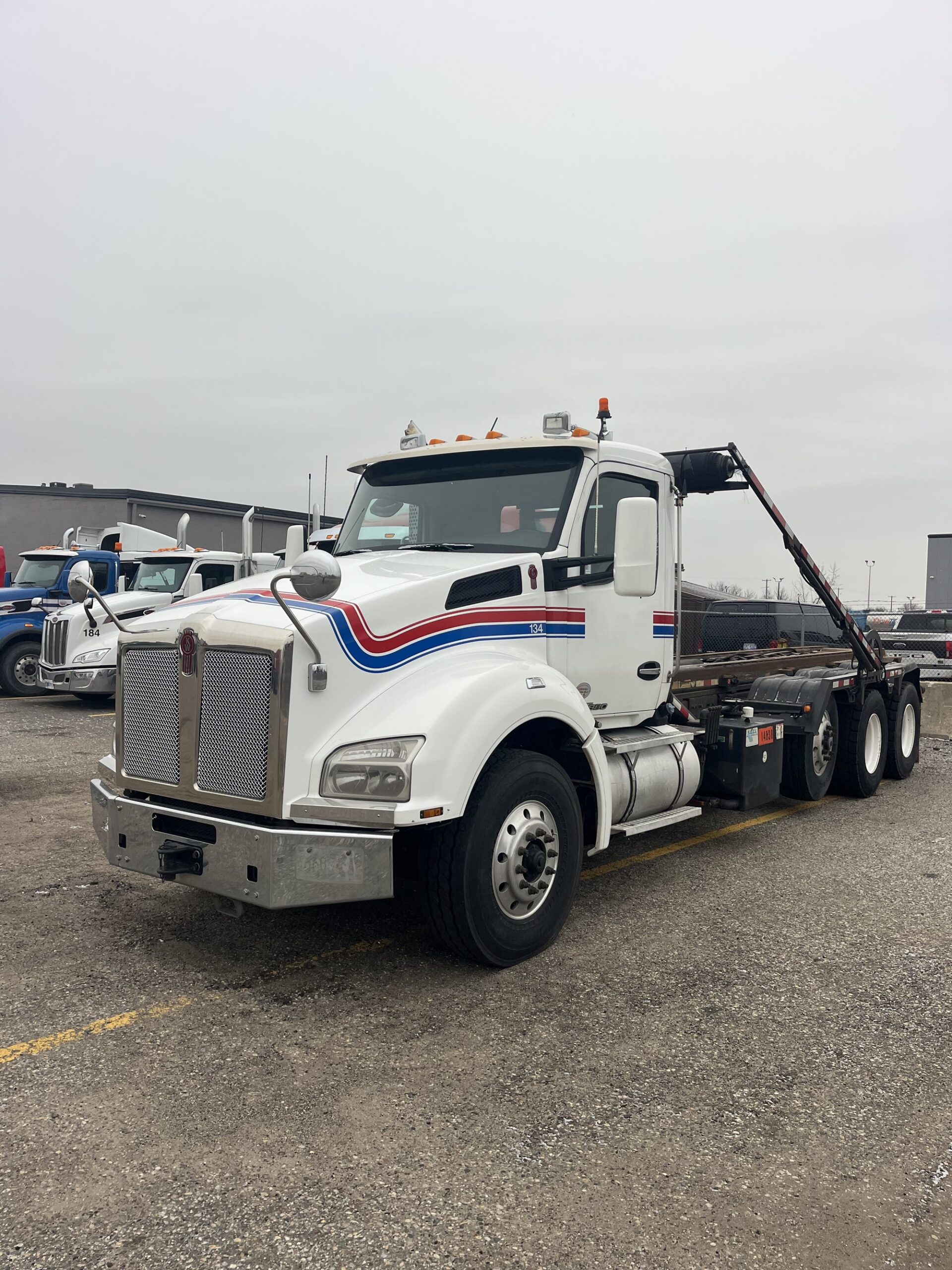 2020 Kenworth T880 - image 2