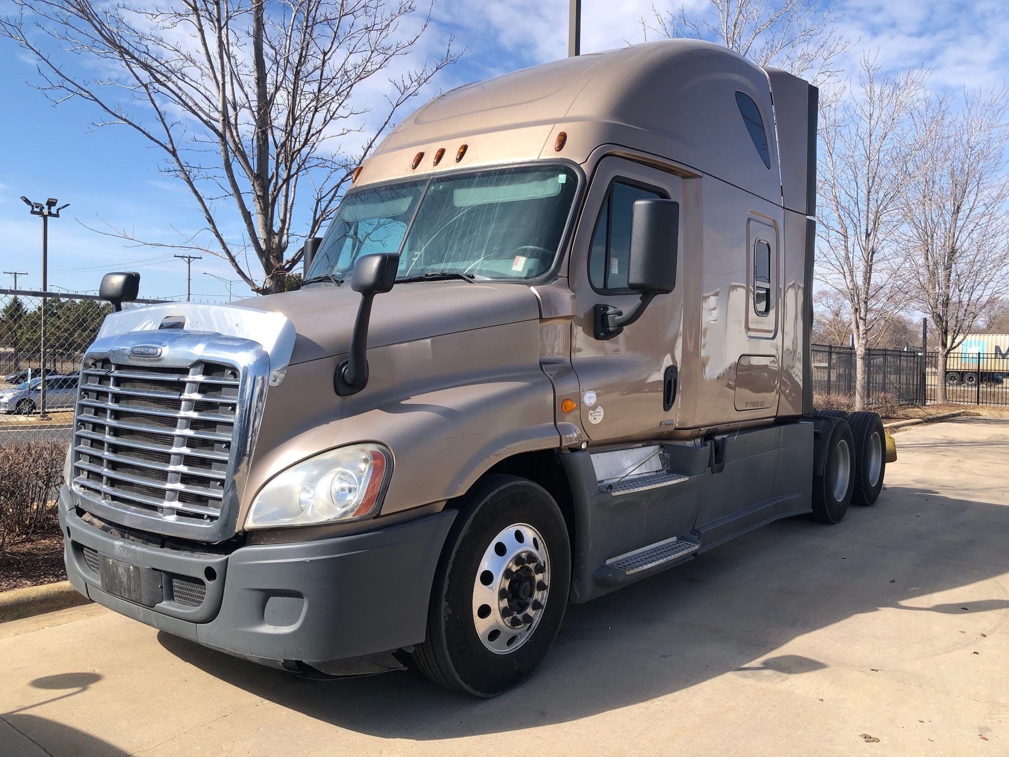 2014 Freightliner Cascadia - image 2