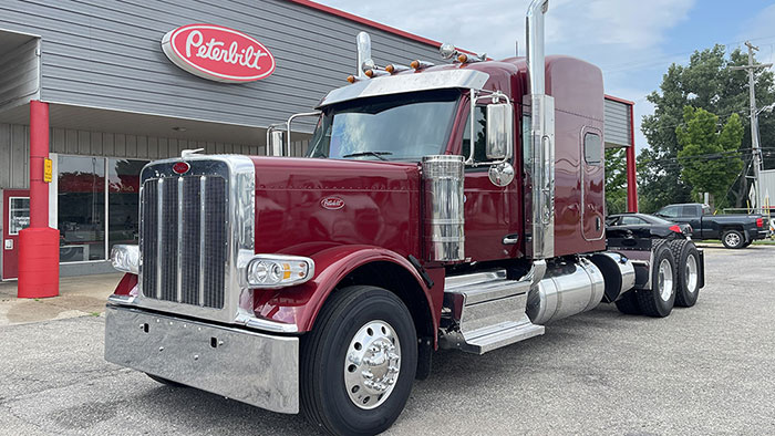 Apply for new and pre-owned semi-truck financing credit application.