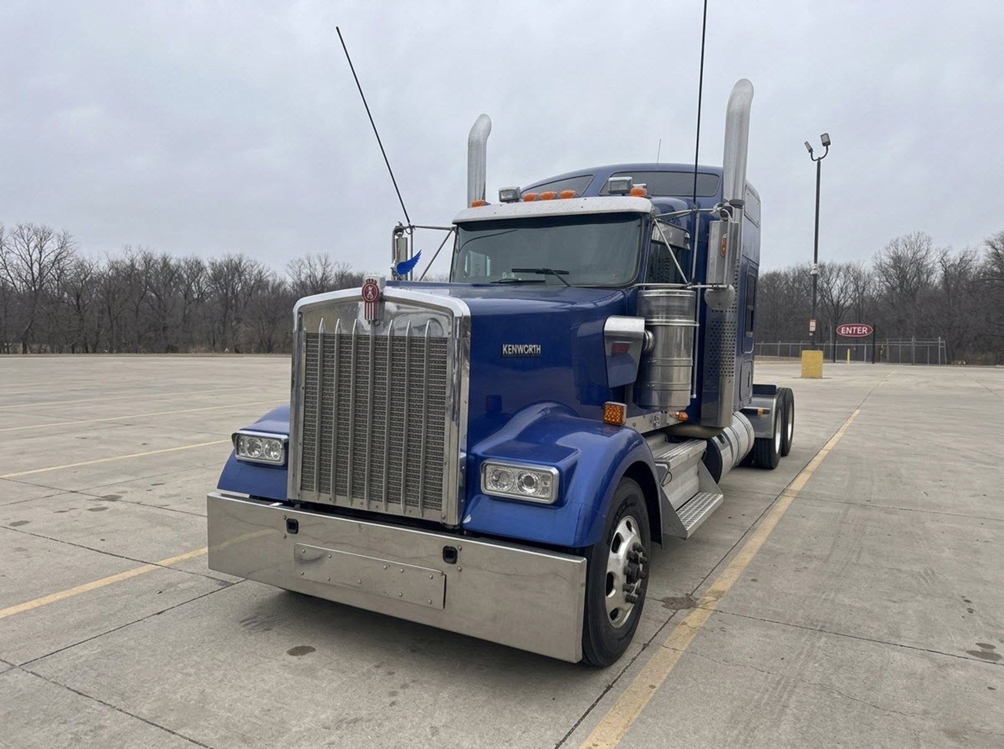 2023 Kenworth W900 - image 2