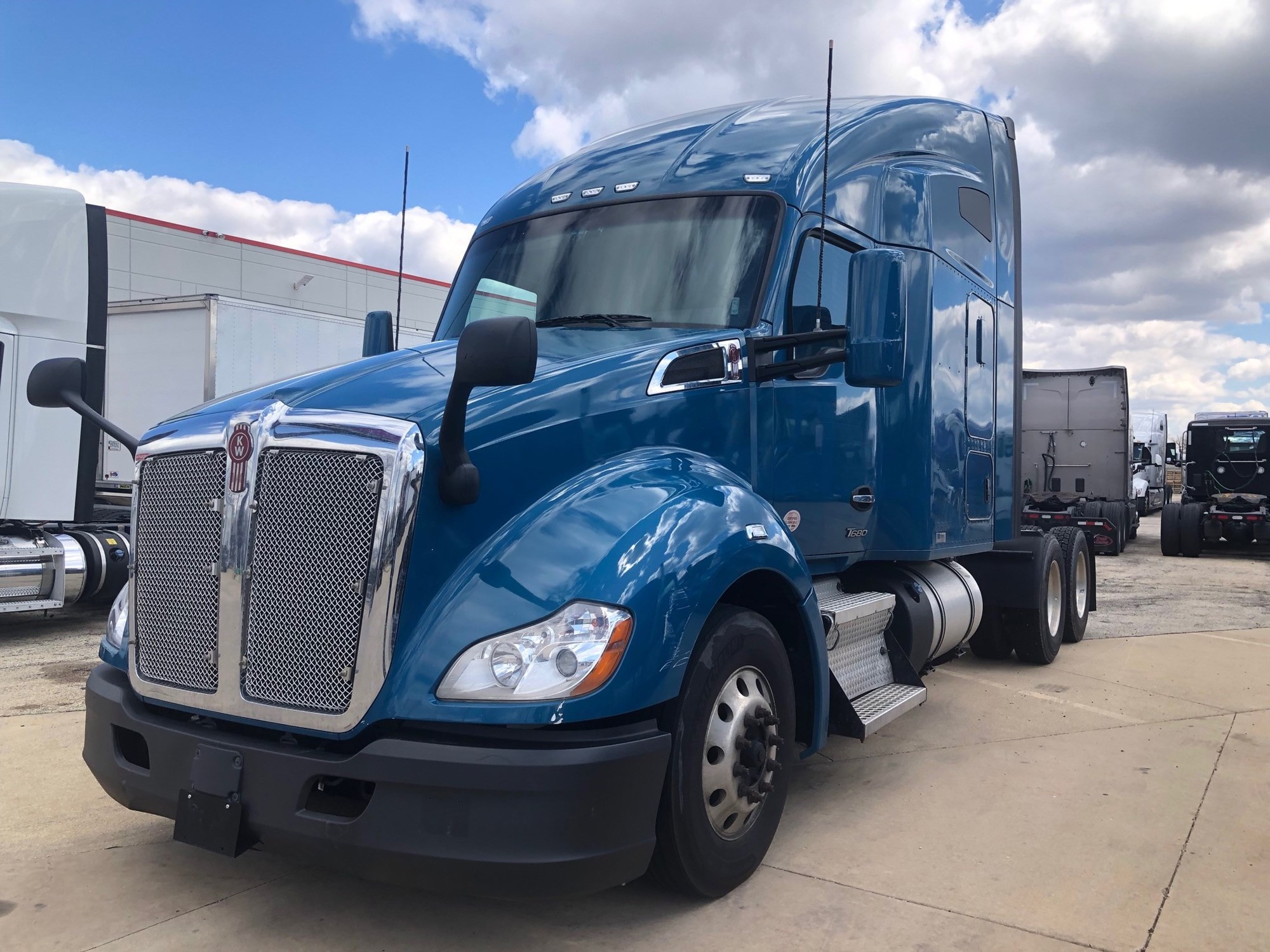 2022 Kenworth T680 - image 2