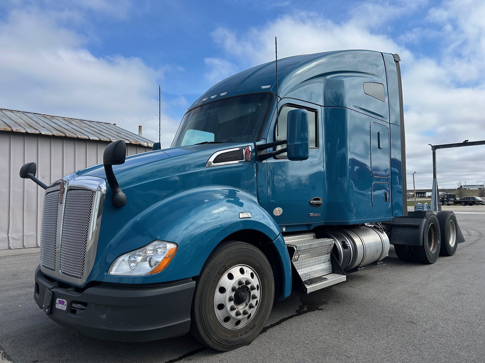 2022 Kenworth T680 - image 2