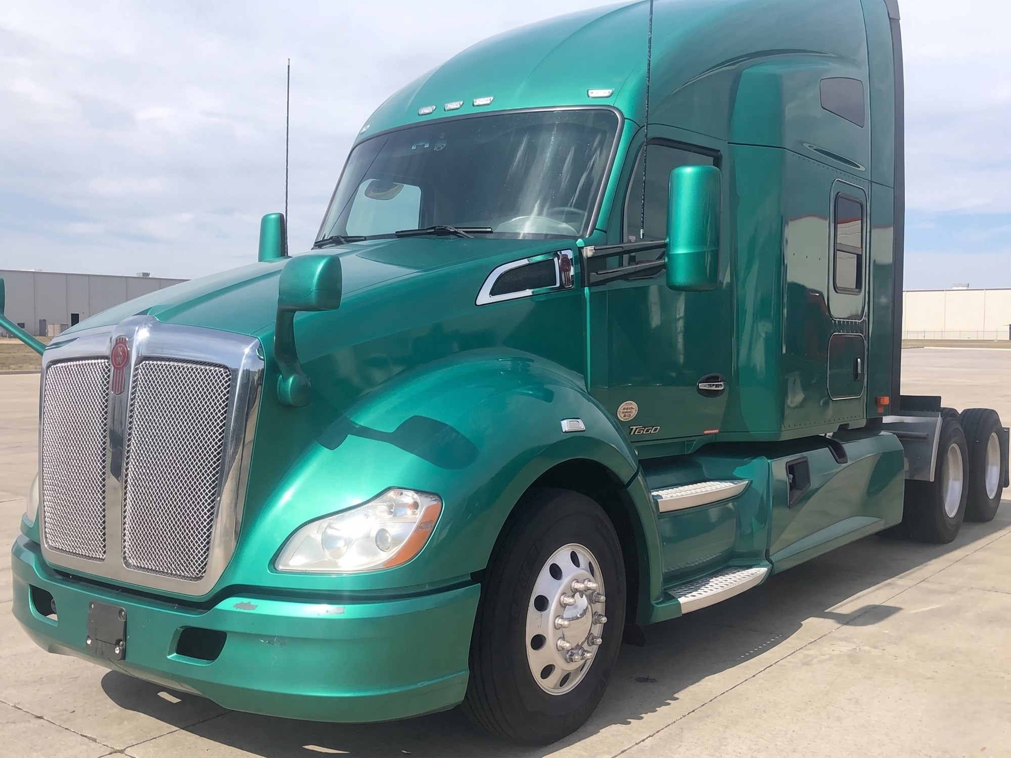 2022 Kenworth T680 - image 2