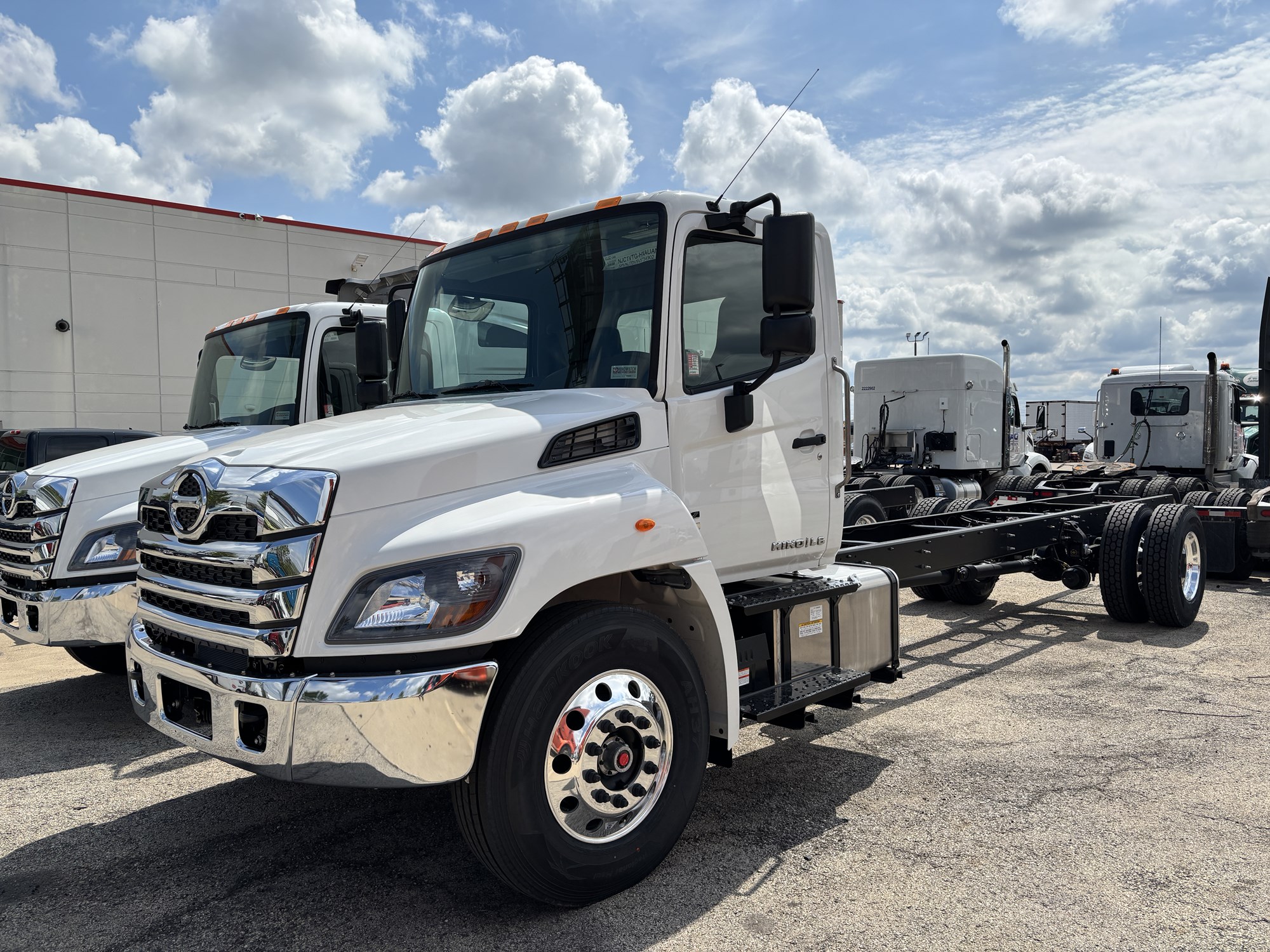 2027 Hino L6 in Bolingbrook — photo 2