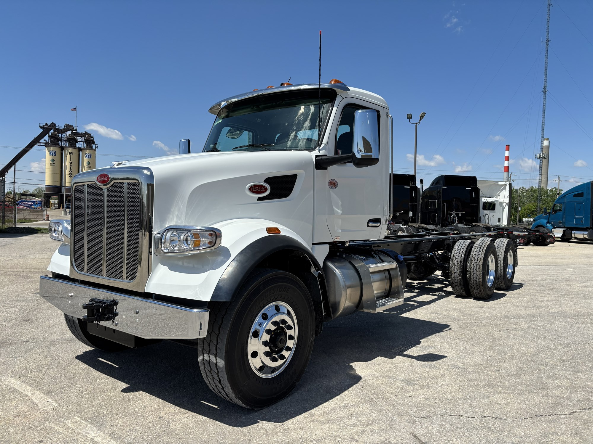 2027 Peterbilt 567 in Indianapolis — photo 2