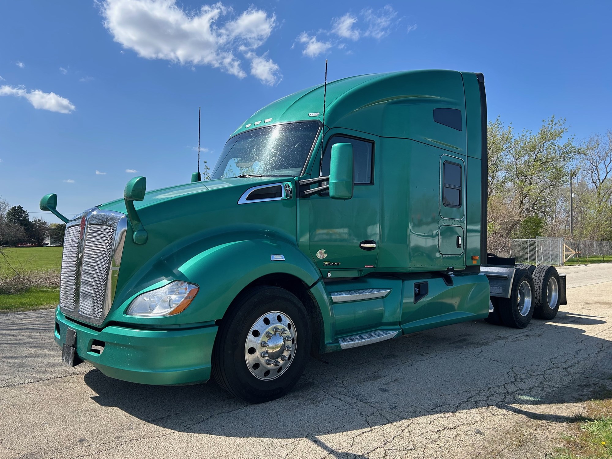 2022 Kenworth T680 in Rockford — photo 2