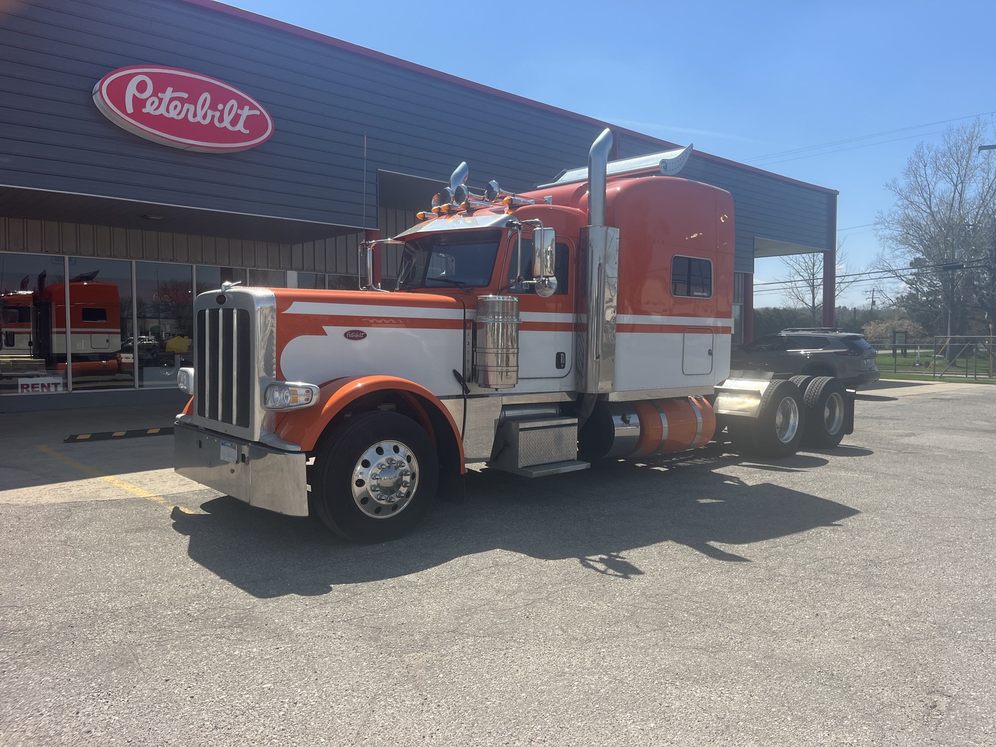 2022 Peterbilt 389 in Grand Rapids — photo 2
