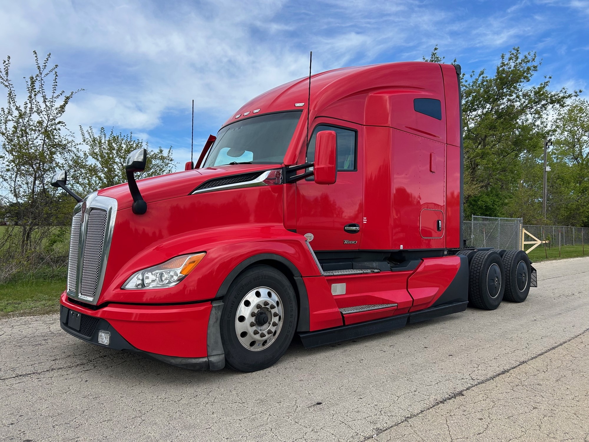 2022 Kenworth T680 in Rockford — photo 2