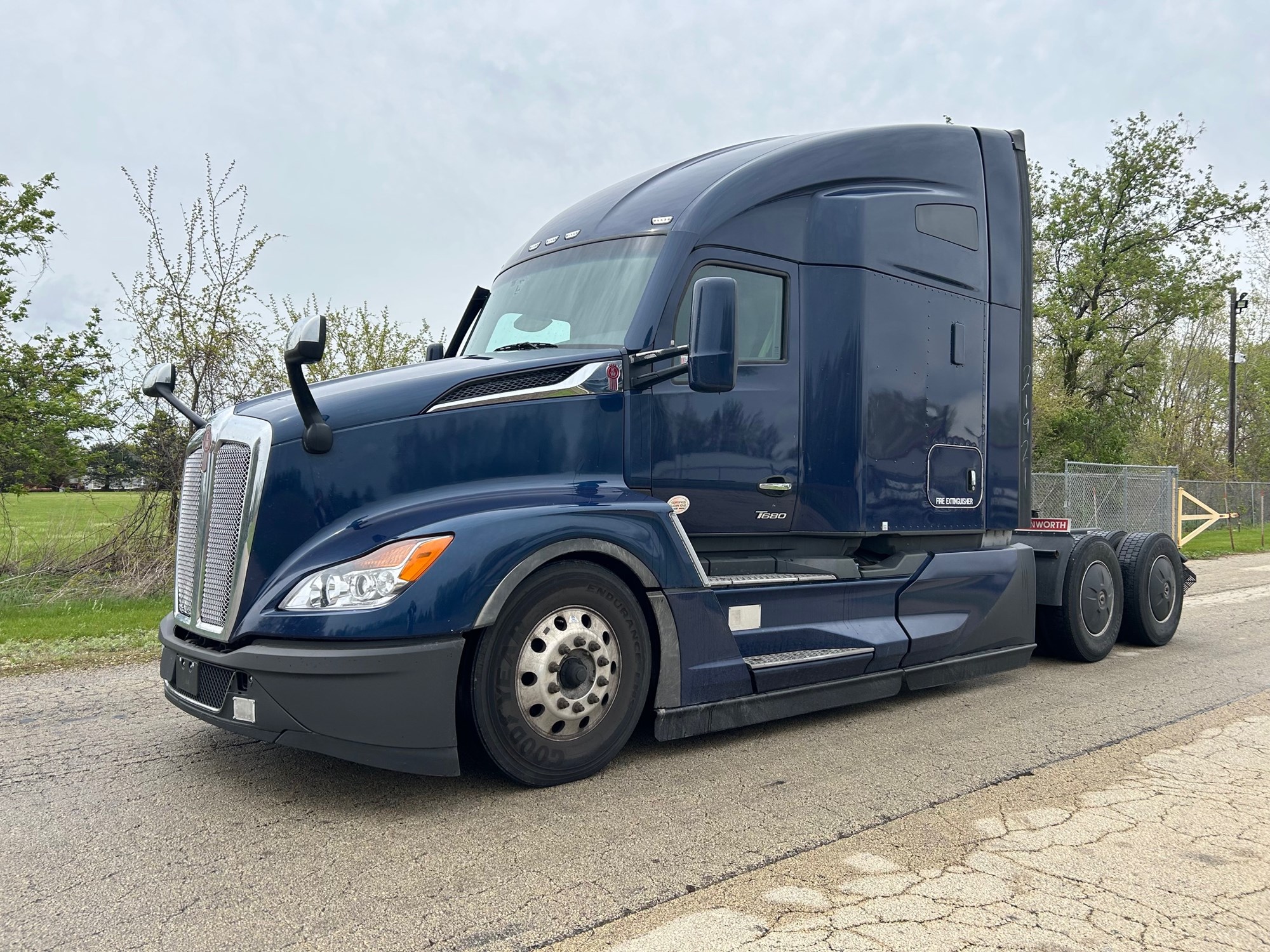2022 Kenworth T680 in Waukesha — photo 2