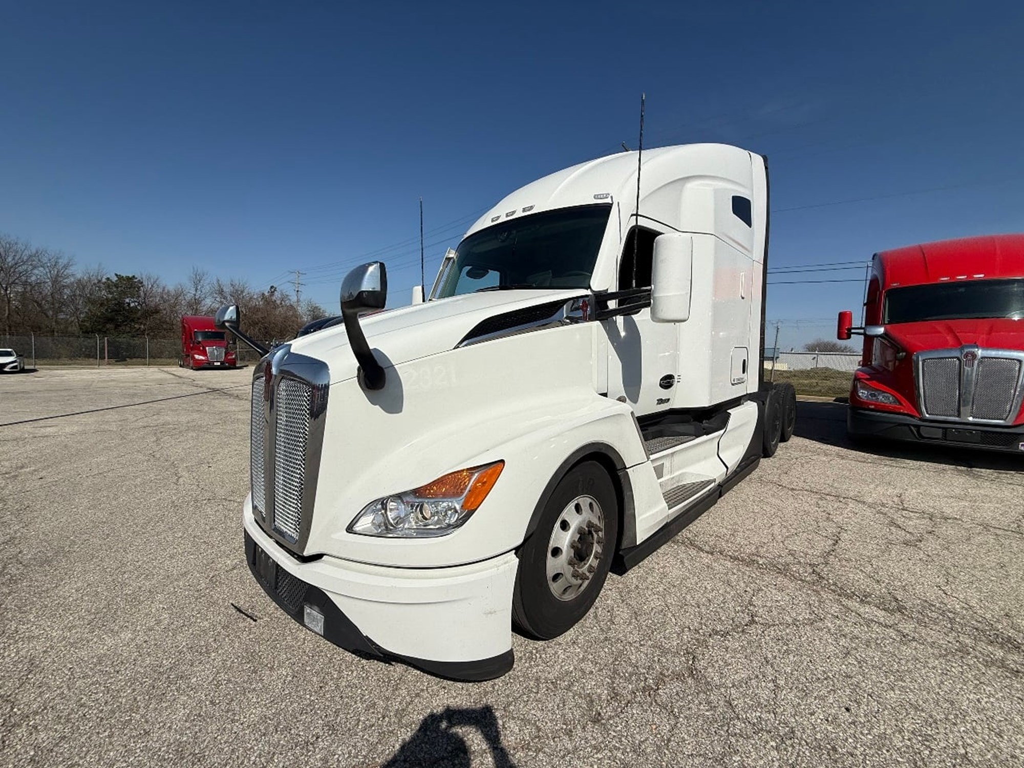 2022 Kenworth T680 in Grand Rapids — photo 2