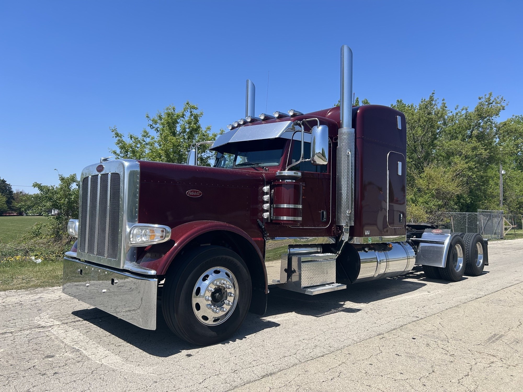 2022 Peterbilt 389 in Rockford — photo 2