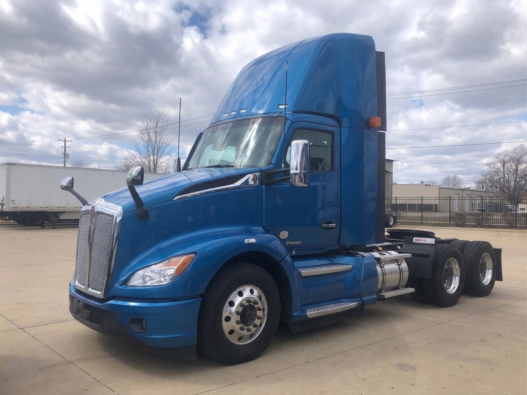 2022 Kenworth T680 in Wadsworth — photo 2