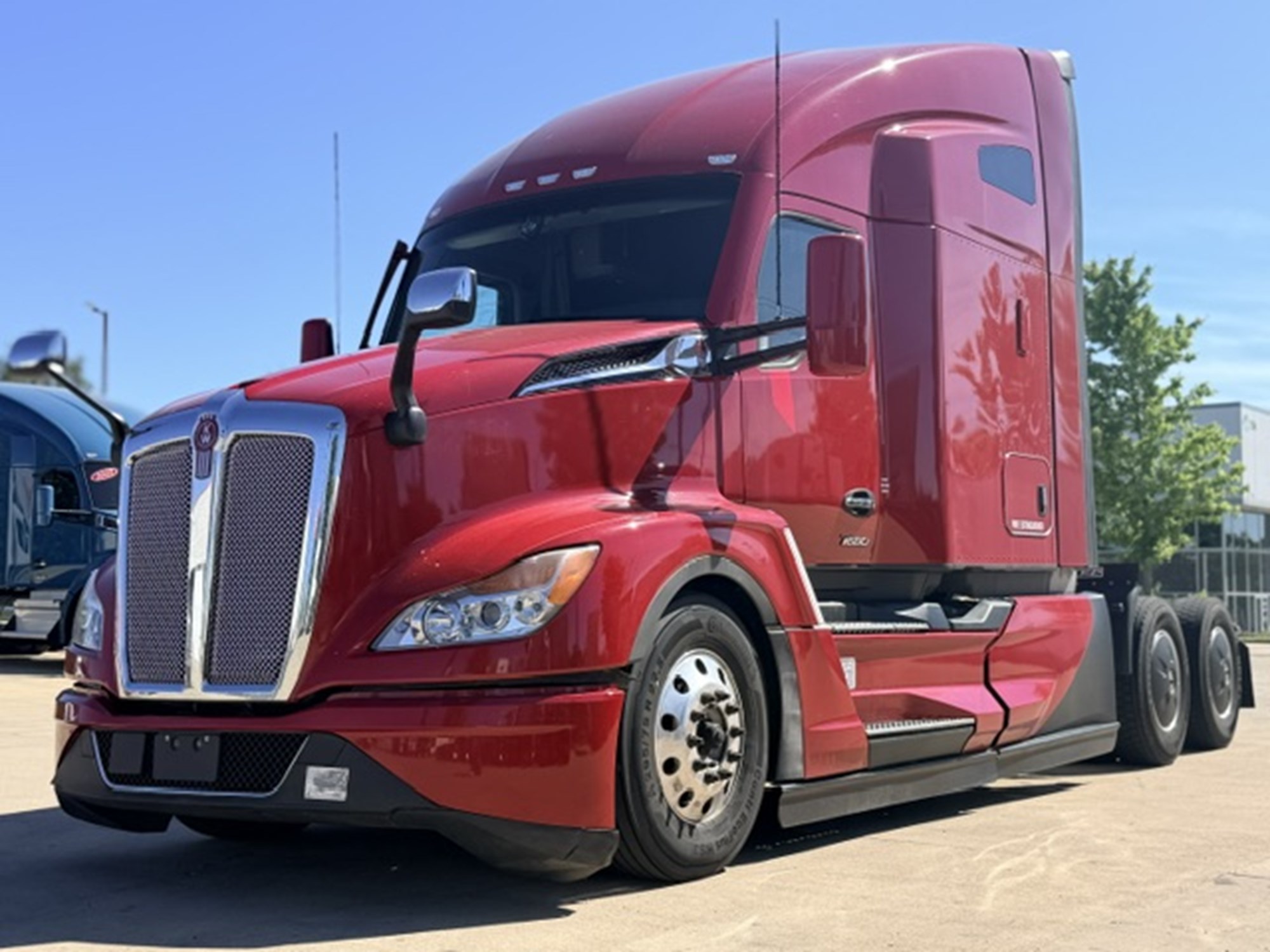2022 Kenworth T680 in Bolingbrook — photo 2