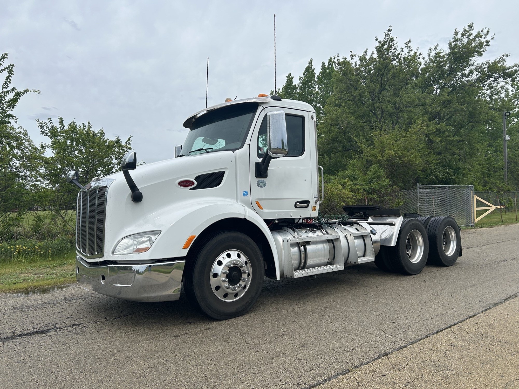 2016 Peterbilt 579 in Rockford — photo 2
