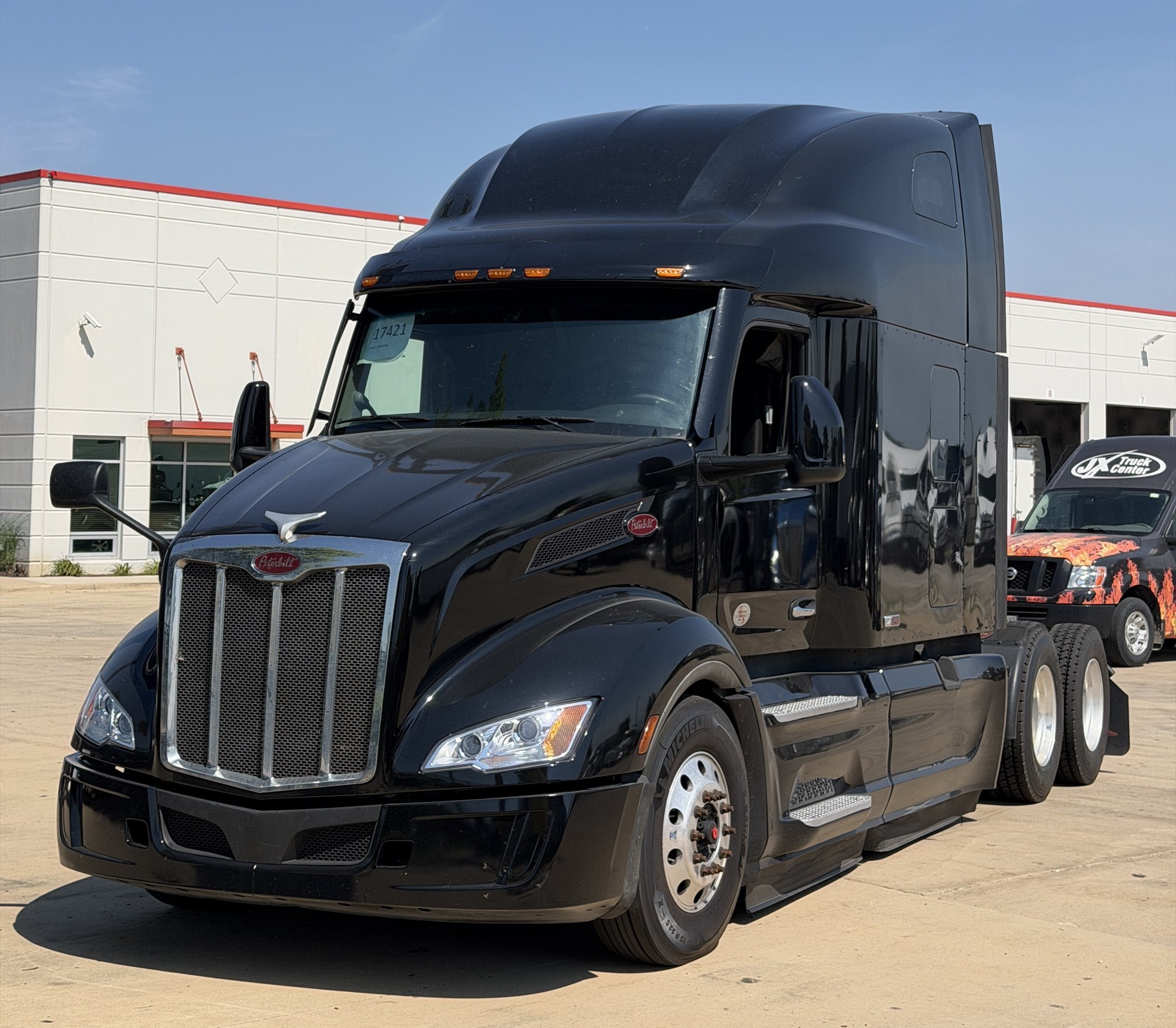2023 Peterbilt 579 in Bolingbrook — photo 2