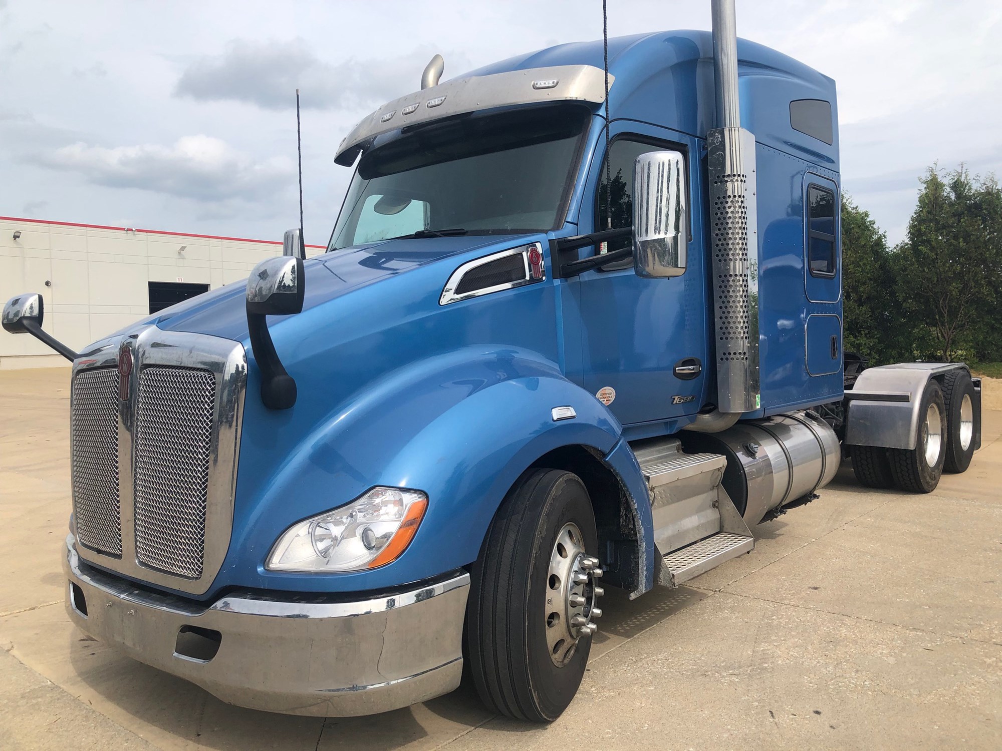2022 Kenworth T680 in Bolingbrook — photo 2