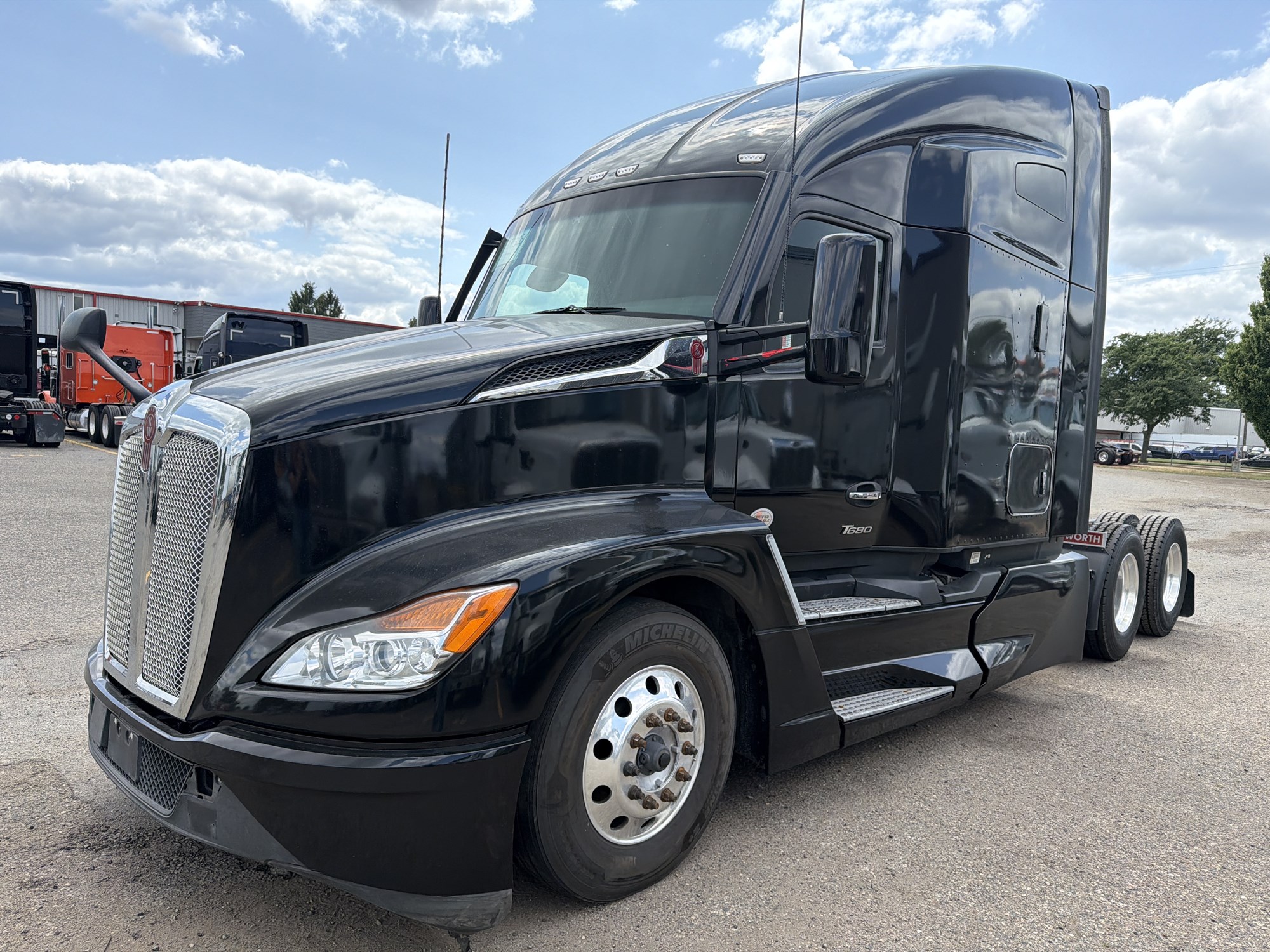 2023 Kenworth T680 in Grand Rapids — photo 2
