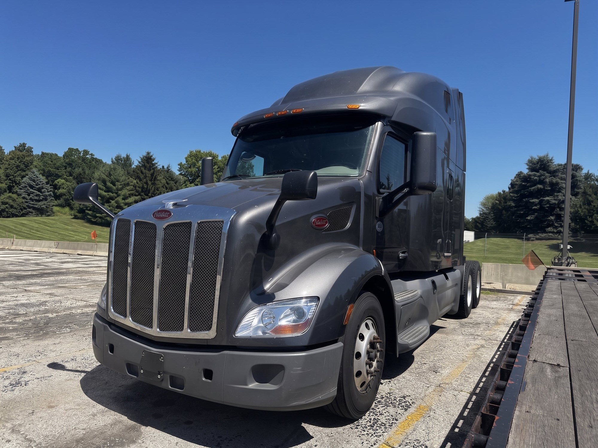 2022 Peterbilt 579 in Green Bay — photo 2