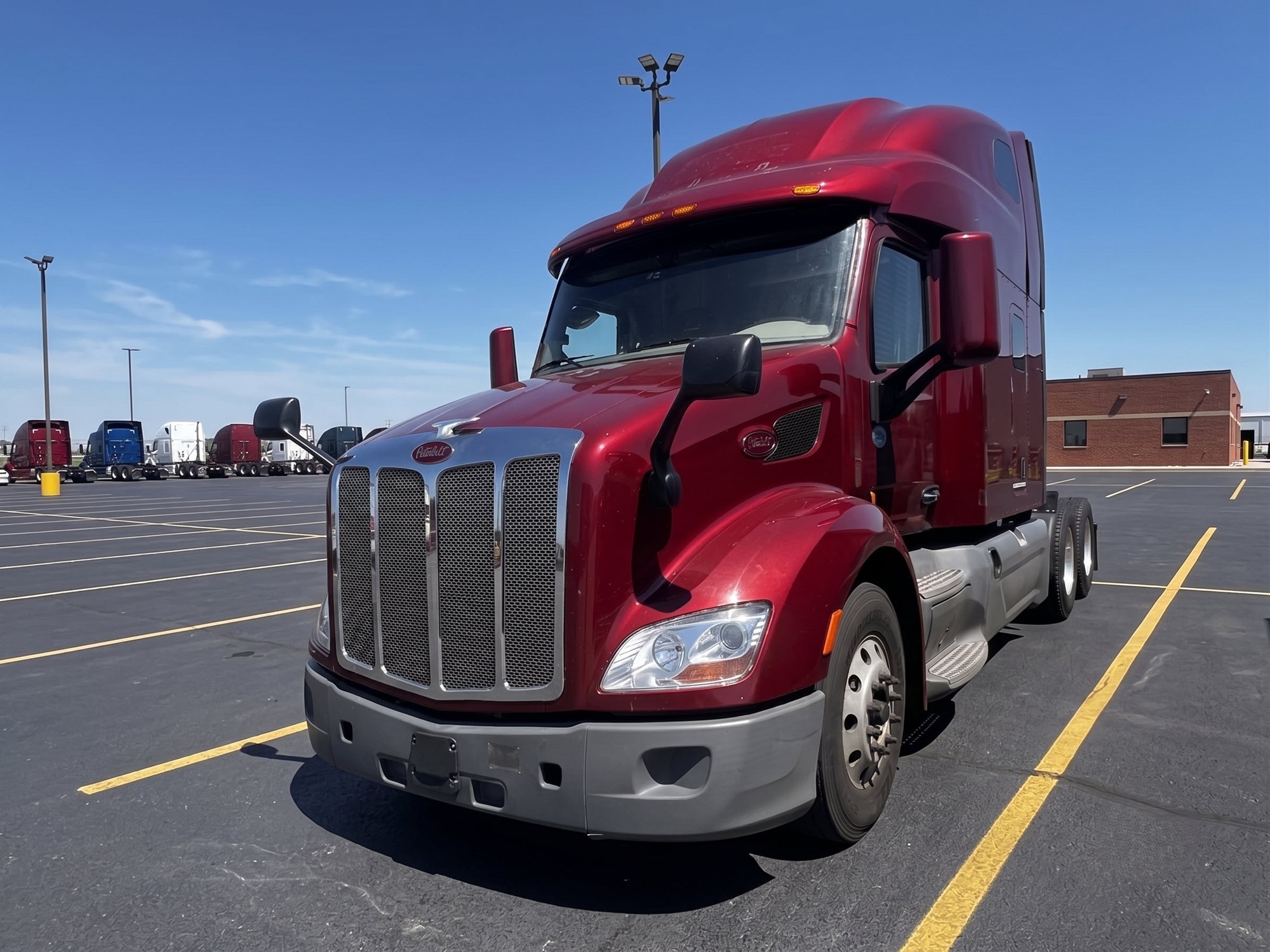 2021 Peterbilt 579 in Green Bay — photo 2