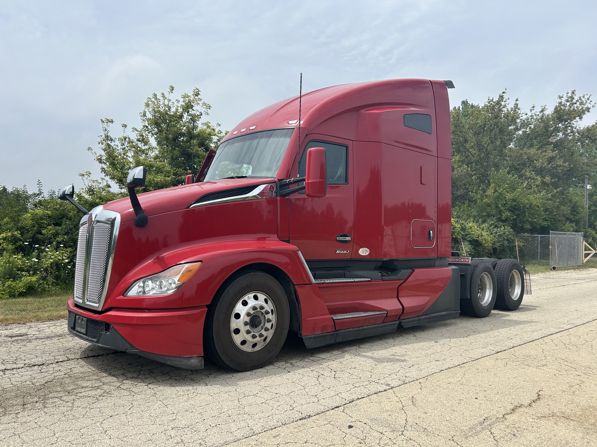 2023 Kenworth T680 in Rockford — photo 2