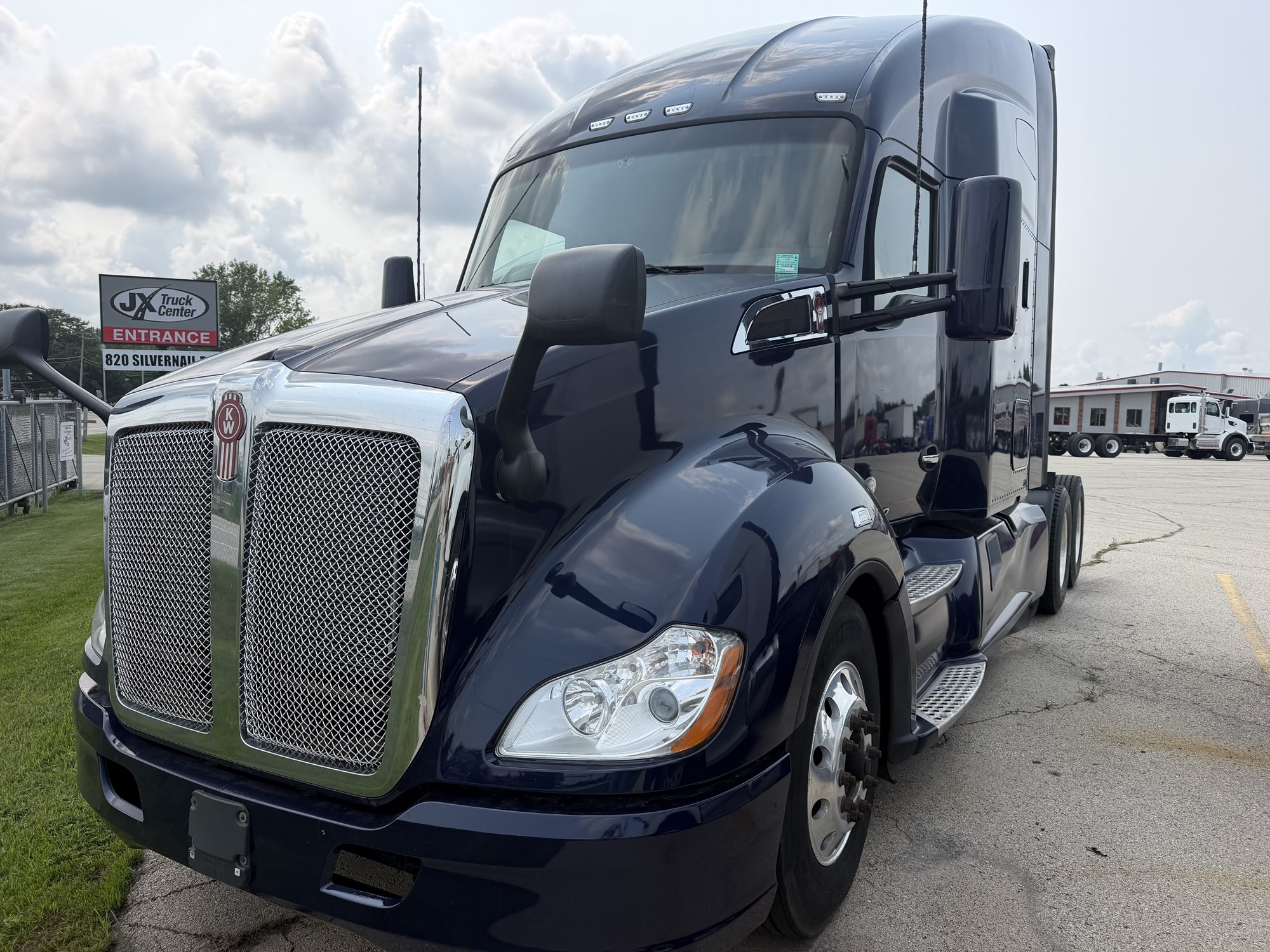 2022 Kenworth T680 in Waukesha — photo 2
