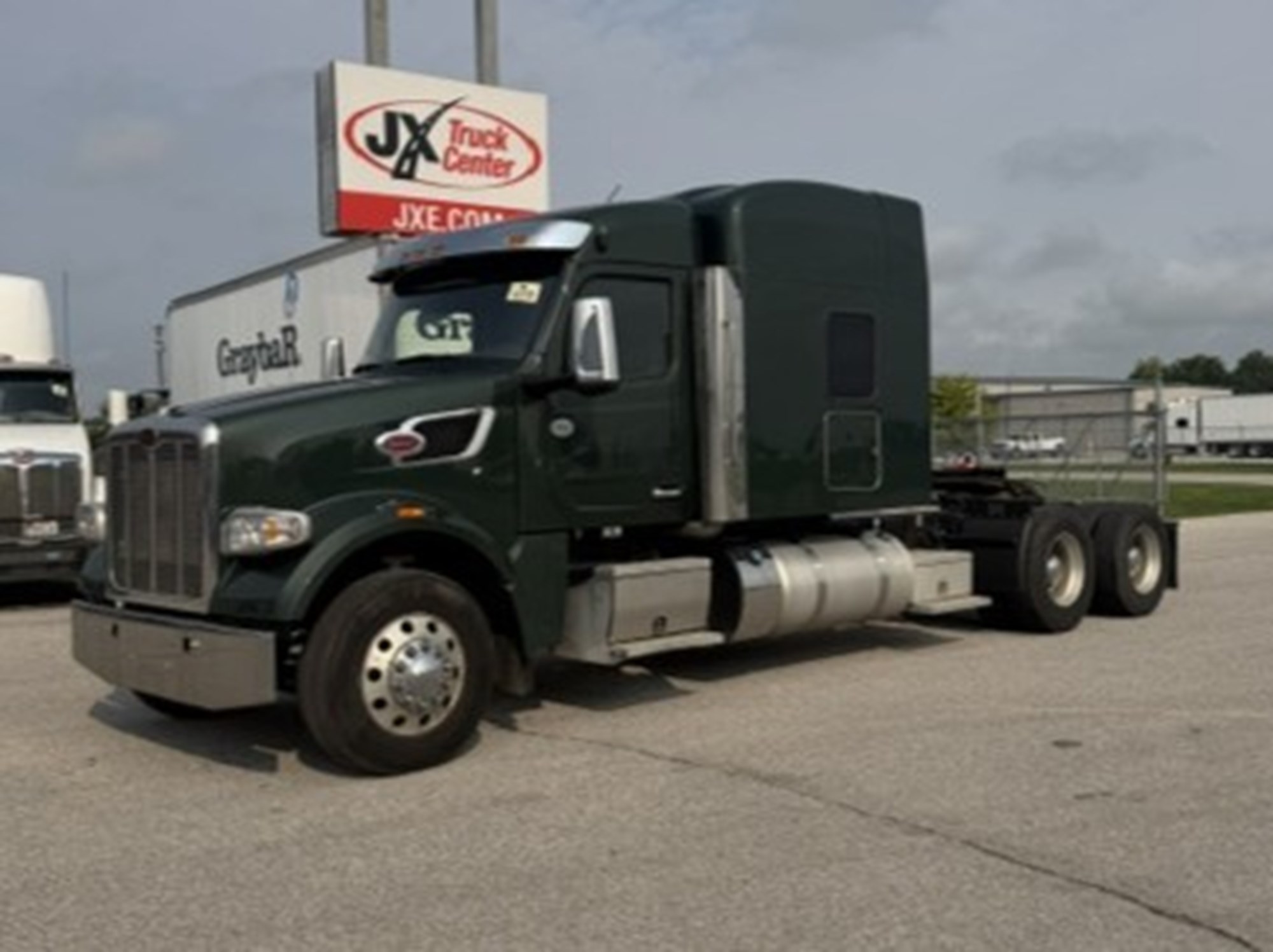 2023 Peterbilt 567 in Fort Wayne — photo 2