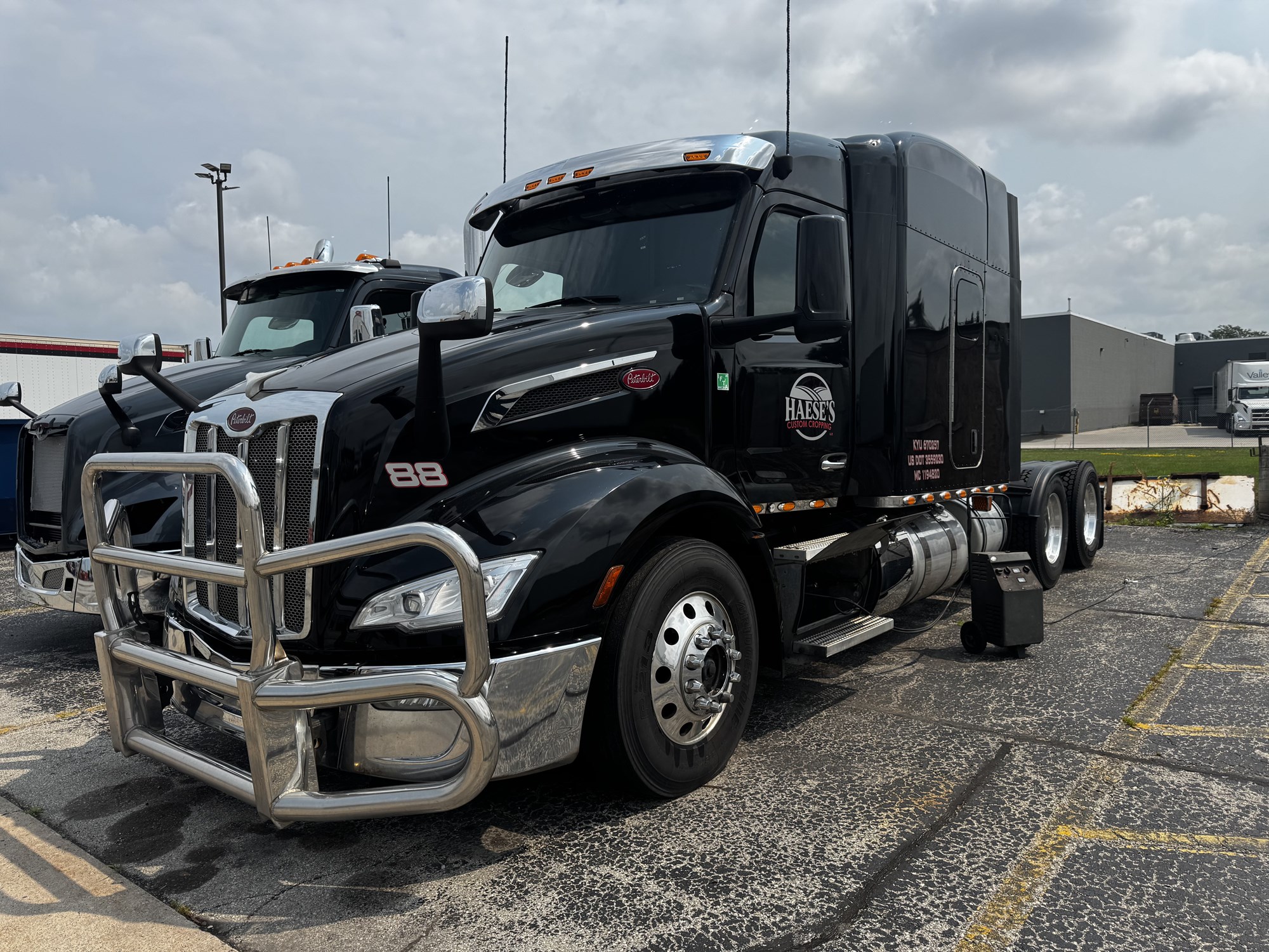 2023 Peterbilt 579 in Green Bay — photo 2