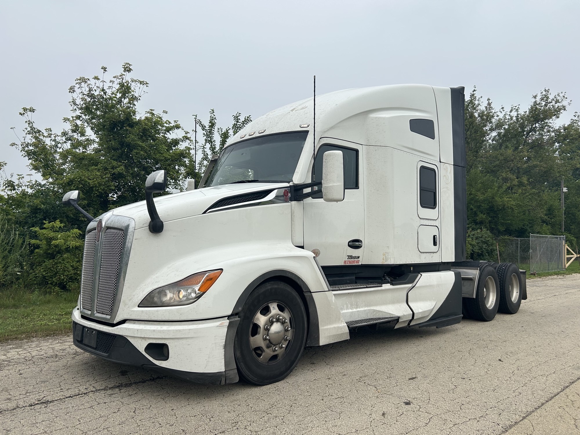 2023 Kenworth T680 in Rockford — photo 2