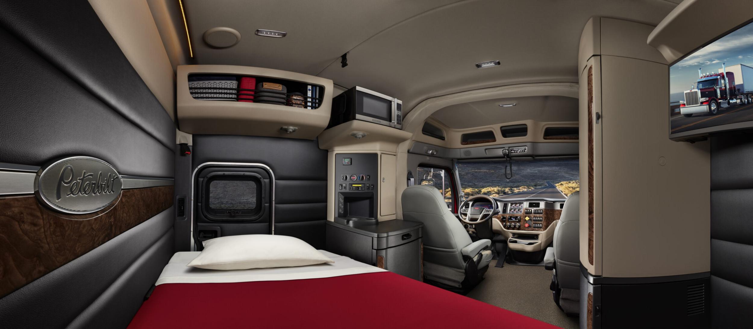 New Peterbilt 589 2.1-meter wide cab panoramic interior view with Platinum trim package