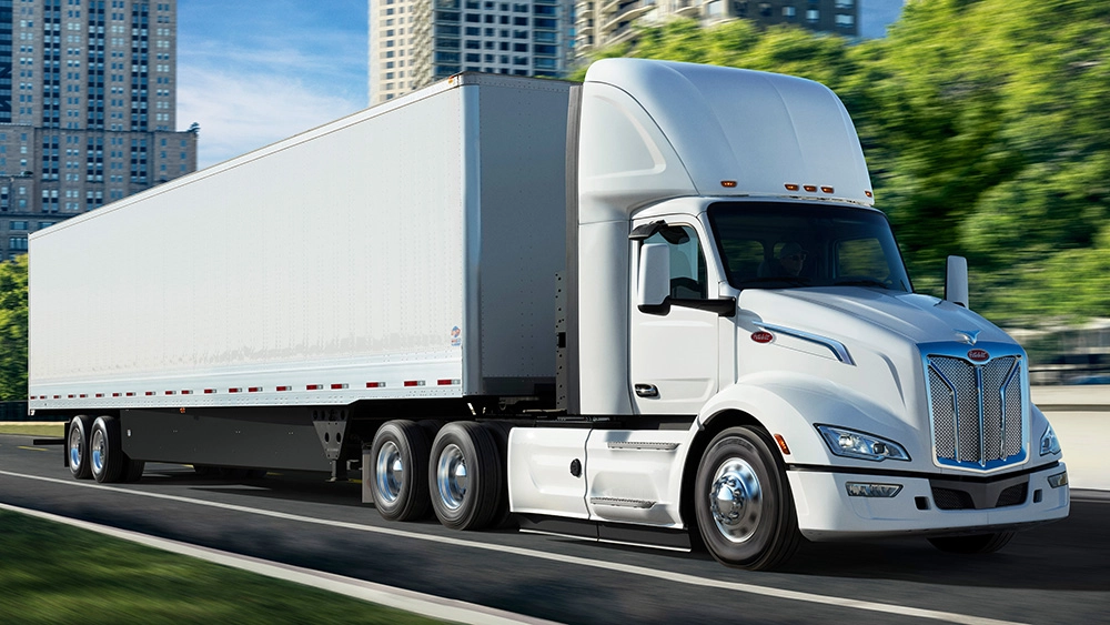 New Peterbilt 579EV electric tractor side profile view