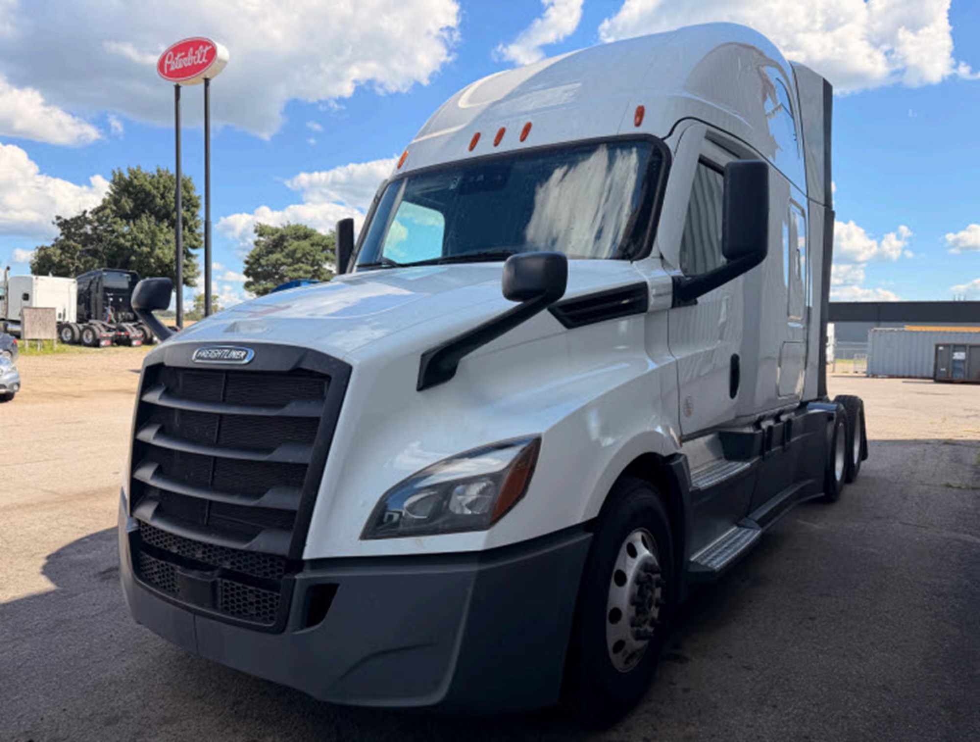 2024 Freightliner Cascadia in Grand Rapids — photo 2
