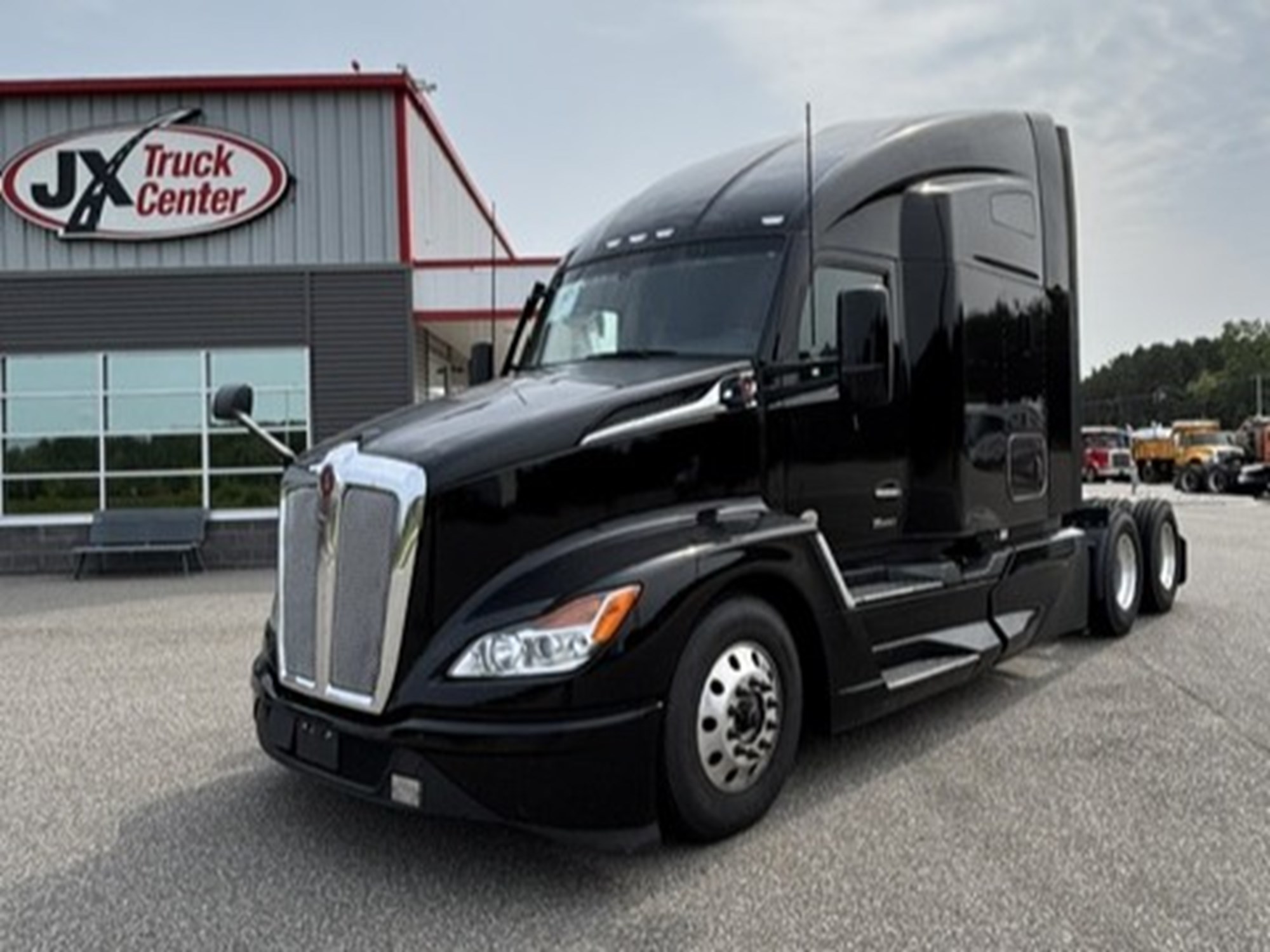 2023 Kenworth T680 in Grand Rapids — photo 2