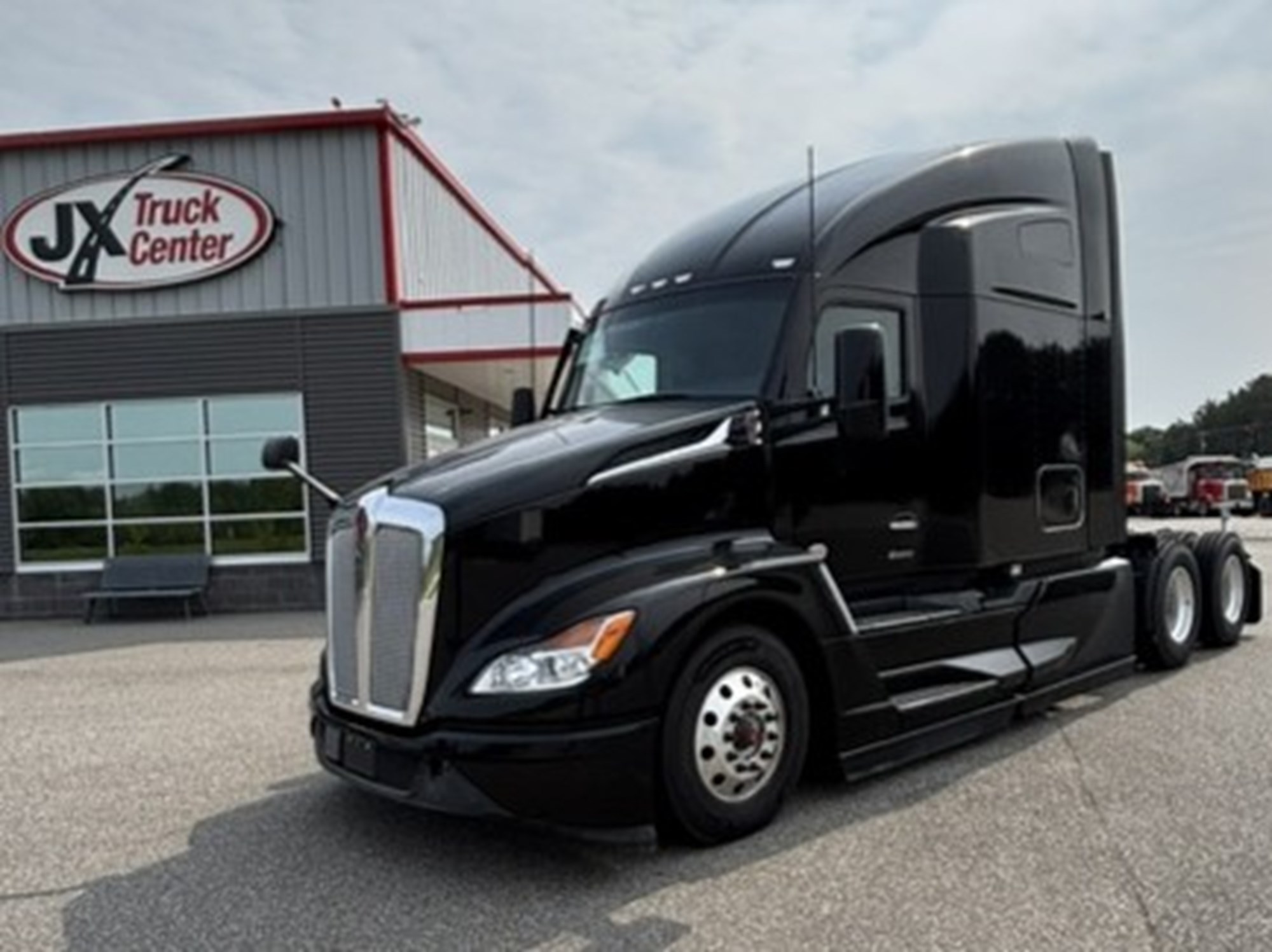2023 Kenworth T680 in Grand Rapids — photo 2
