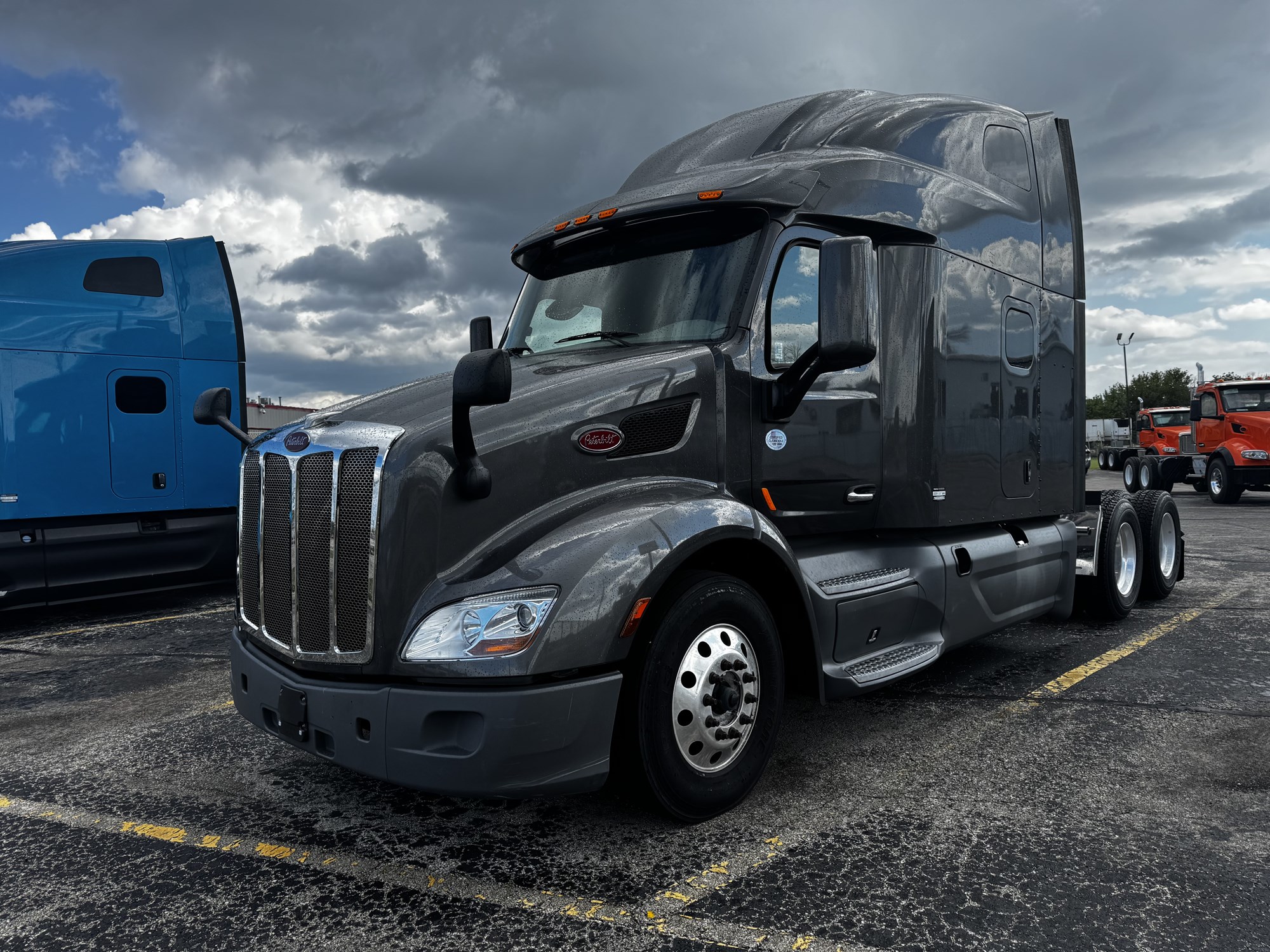 2022 Peterbilt 579 in Elmhurst — photo 2
